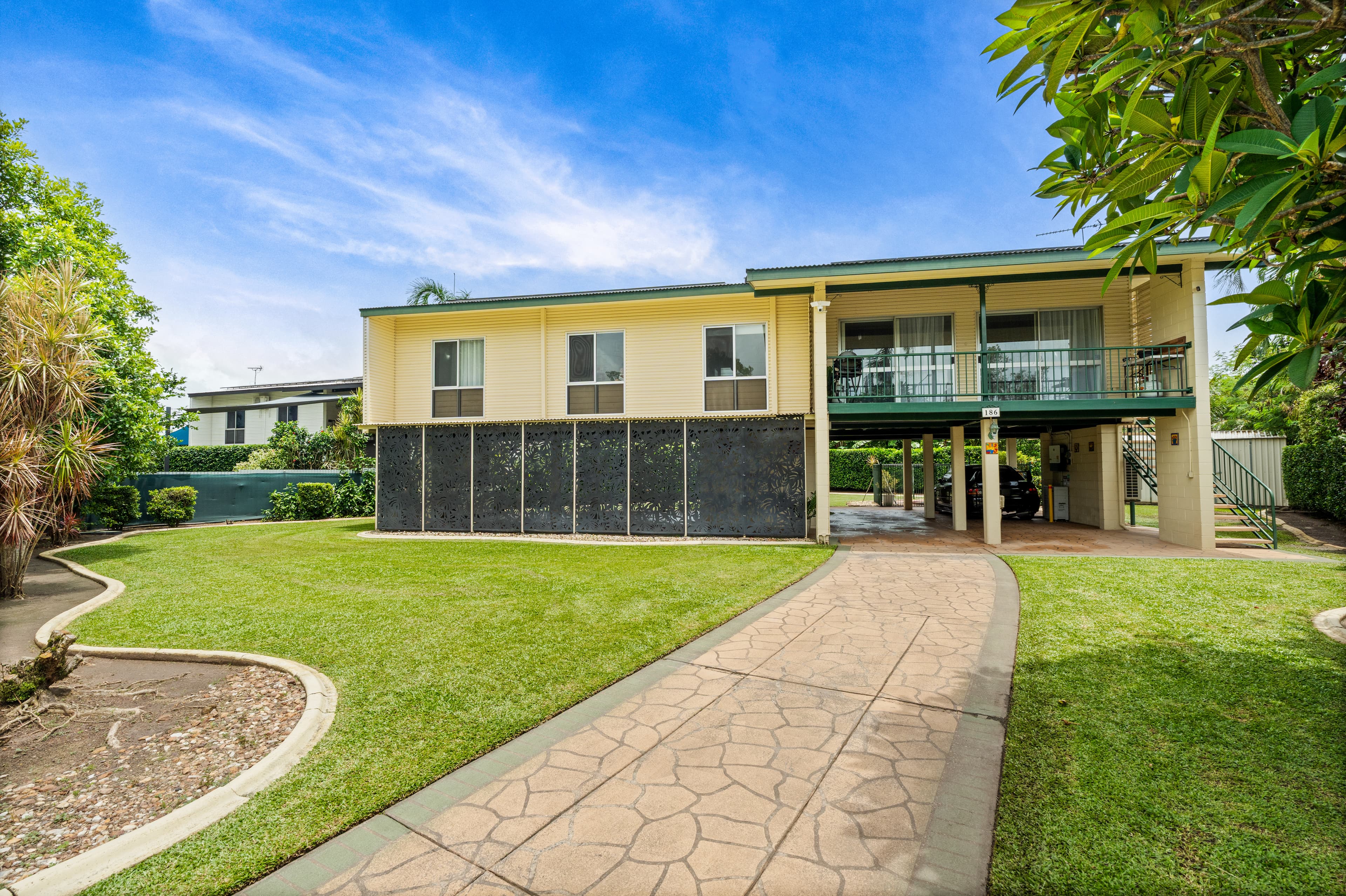 186 Vanderlin Drive, Wulagi, Wulagi - Image 1
