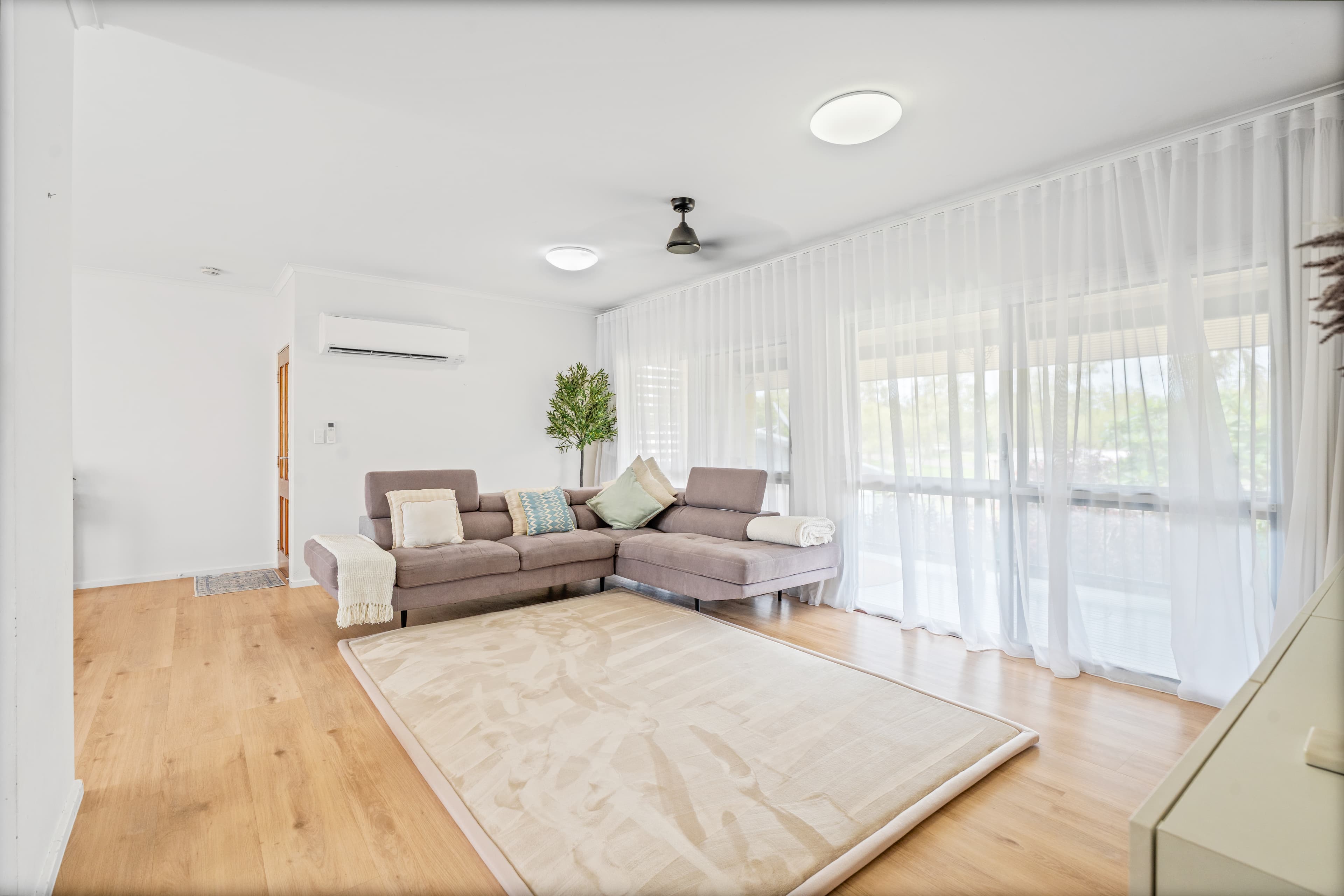 186 Vanderlin Drive, Wulagi, Wulagi - Thumbnail 2