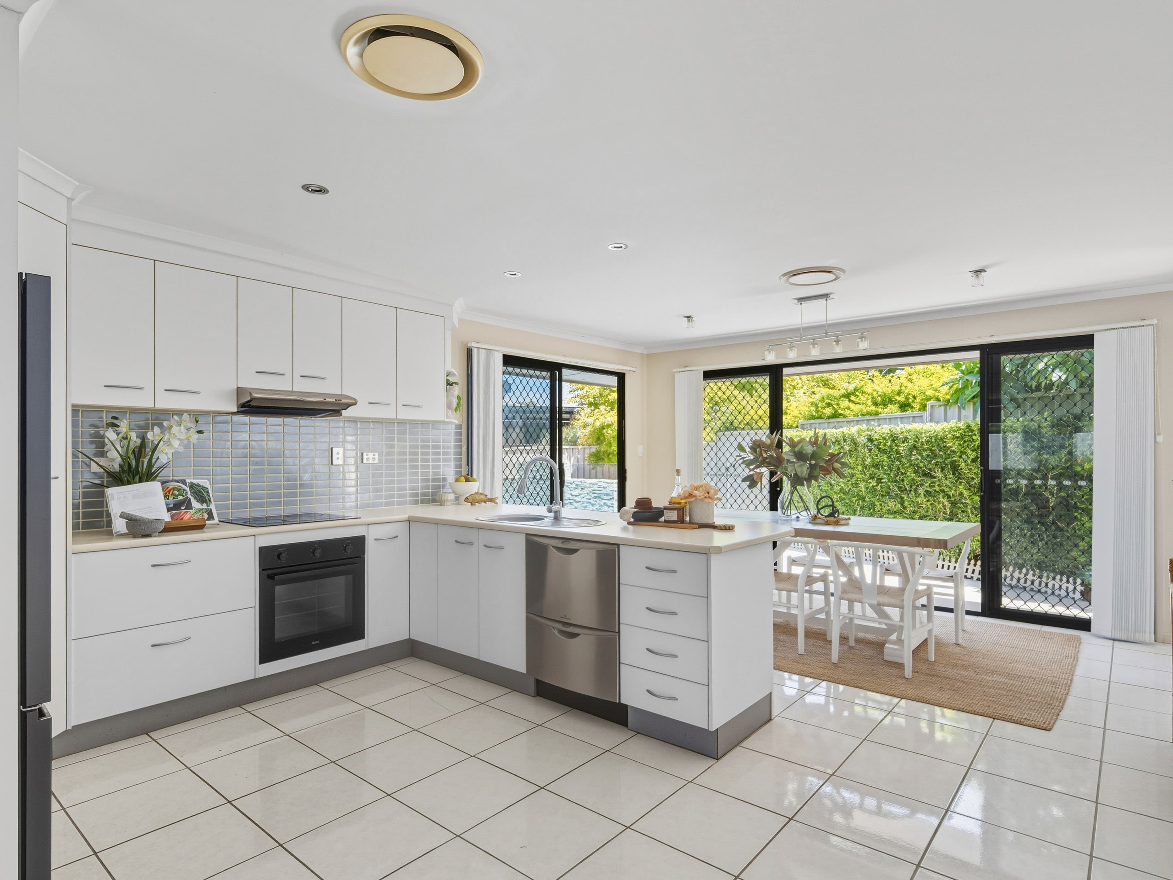 11 Spoonbill Street, Birkdale, Birkdale - Thumbnail 3