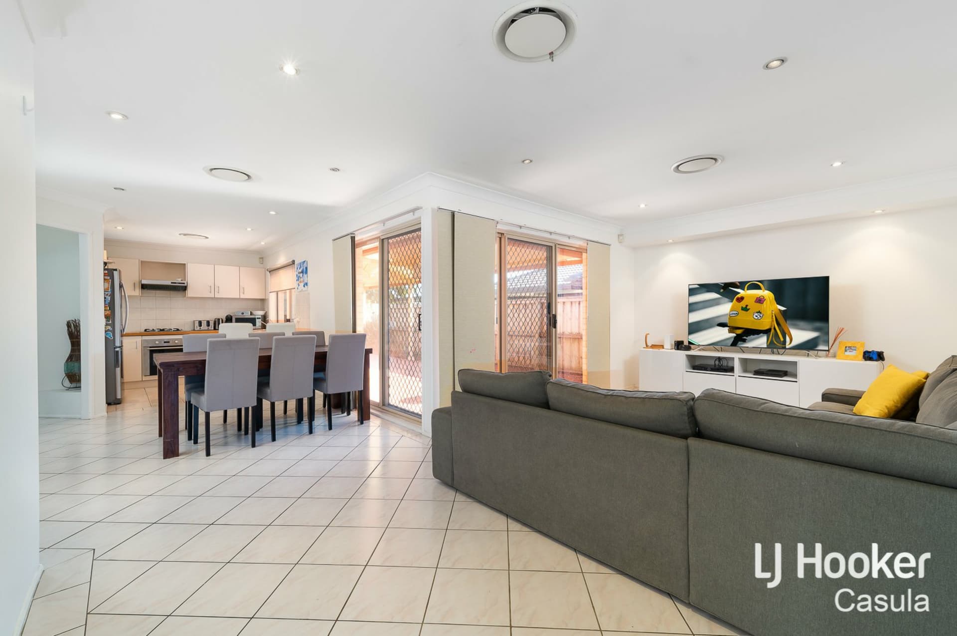 17 Magnolia Close, Casula, Casula - Thumbnail 3
