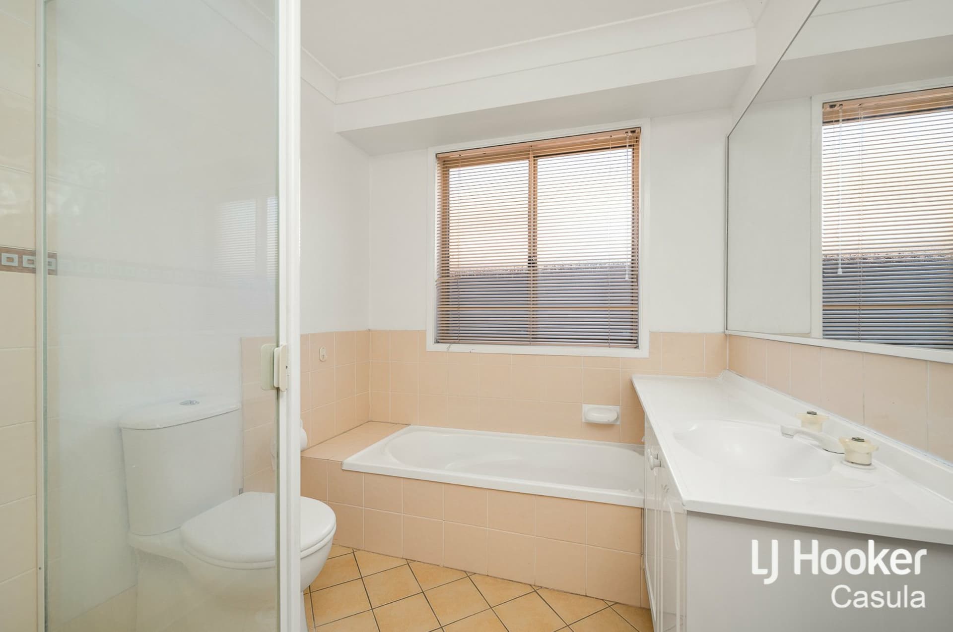 17 Magnolia Close, Casula, Casula - Thumbnail 7