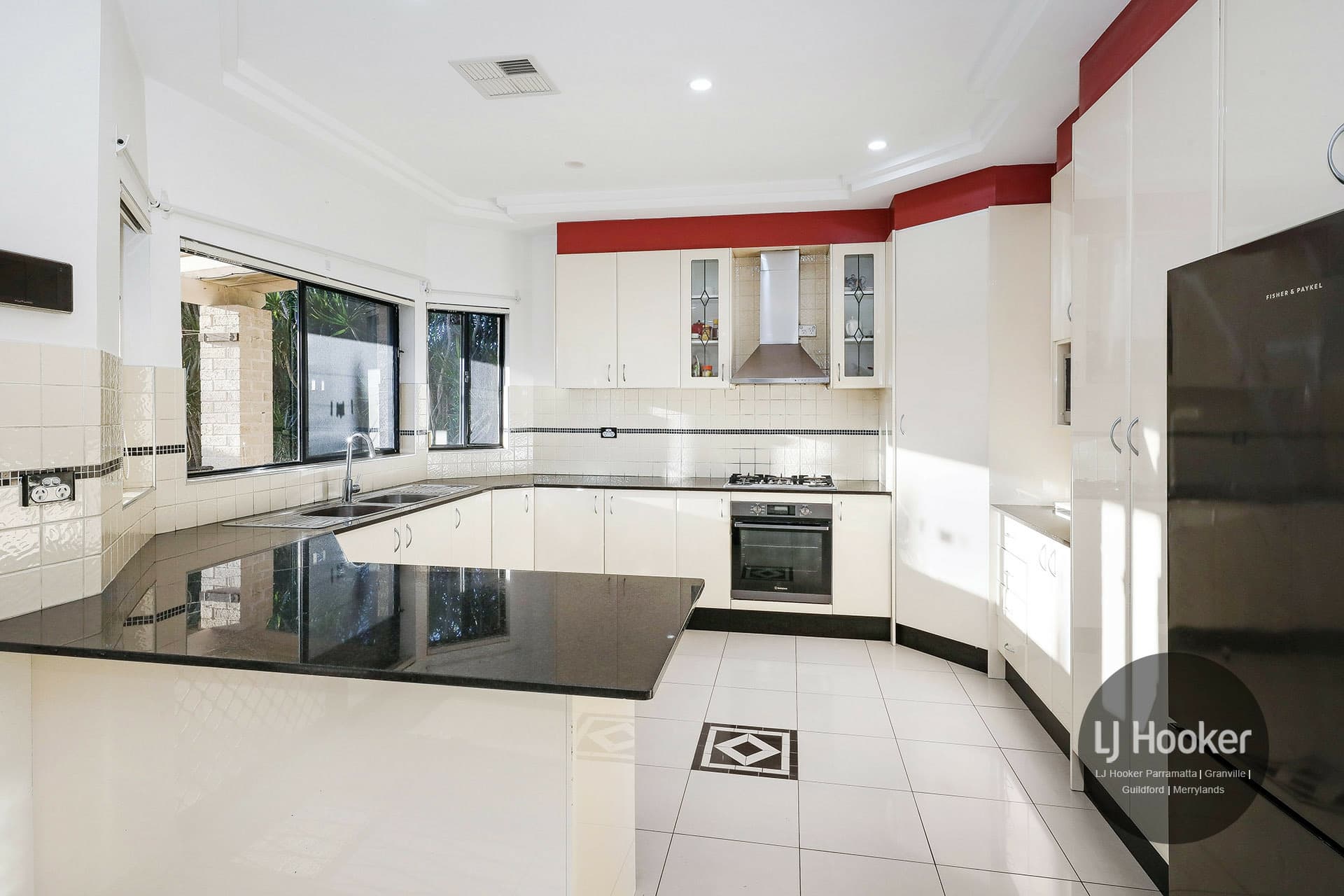 8 Strickland Road, Guildford, Guildford - Thumbnail 2