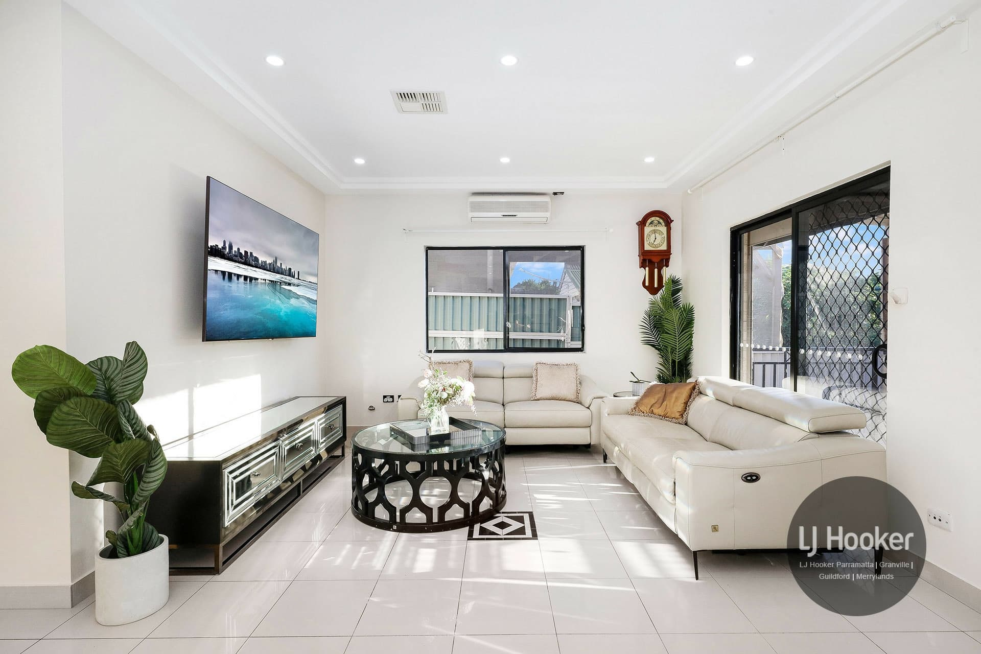8 Strickland Road, Guildford, Guildford - Thumbnail 3