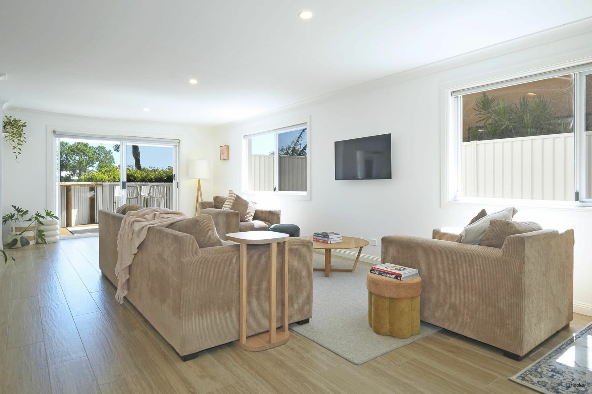 171 K P Mcgrath Drive, Elanora, Elanora - Thumbnail 2