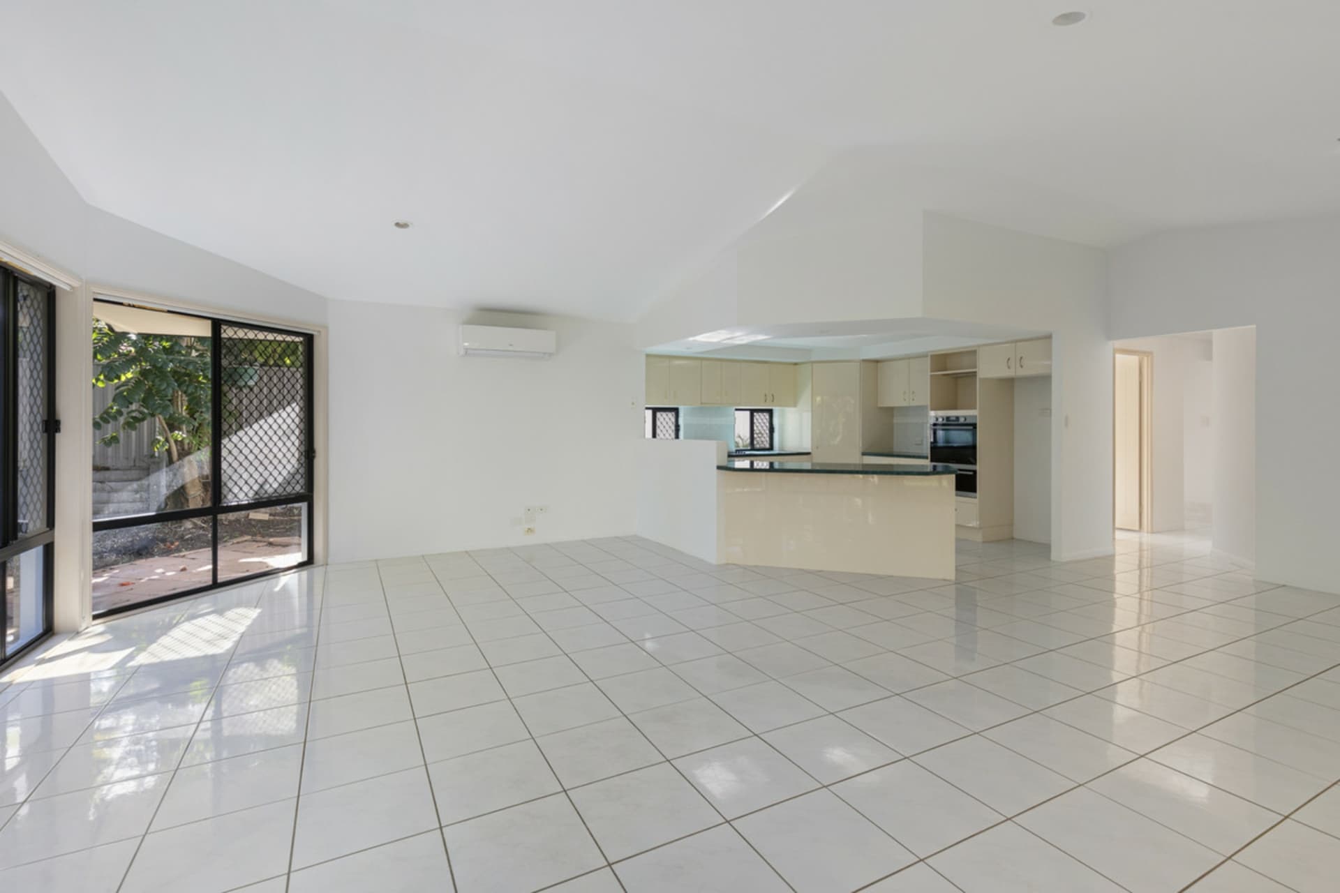 3 Cartagena Lane, Coombabah, Coombabah - Thumbnail 2