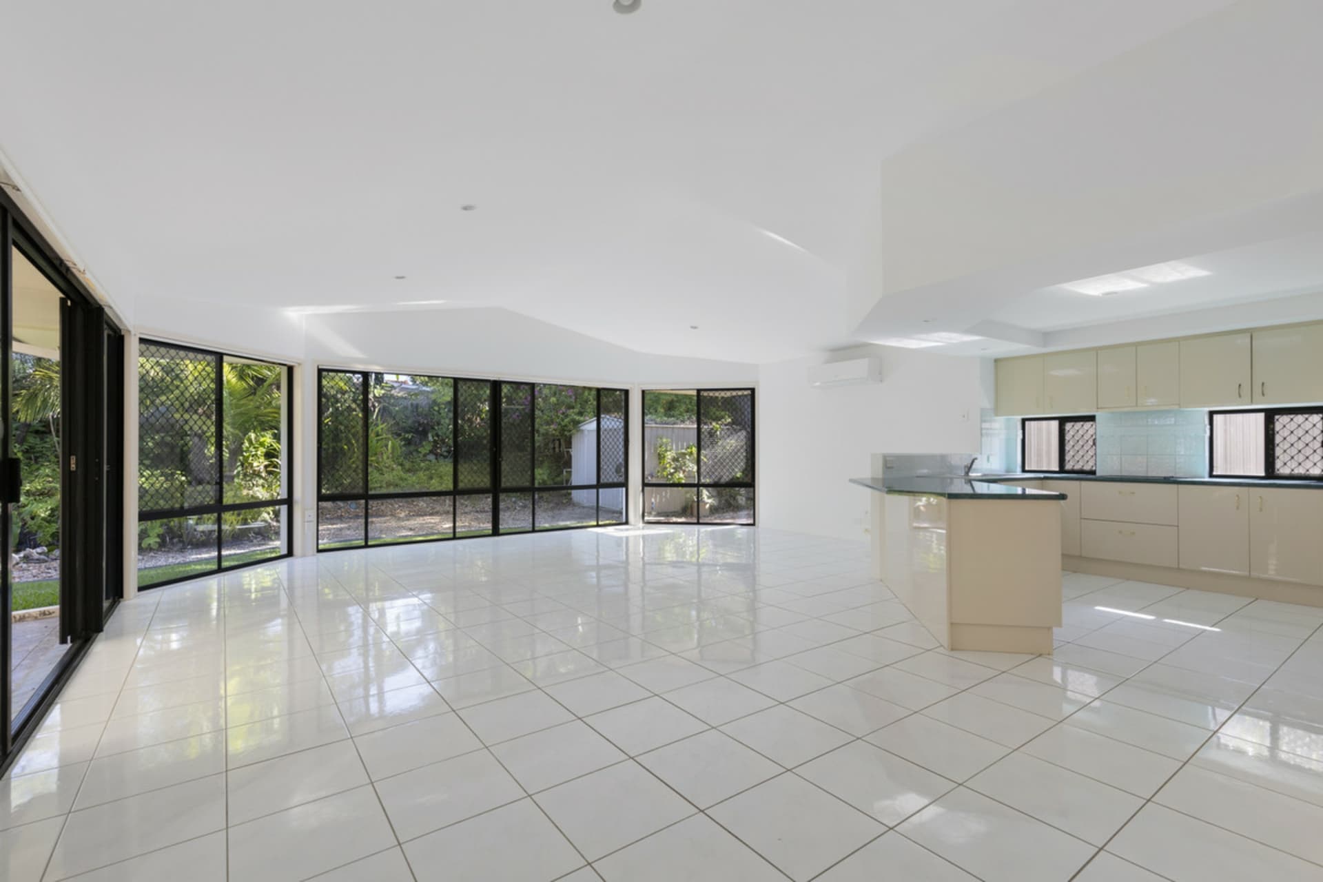 3 Cartagena Lane, Coombabah, Coombabah - Thumbnail 3