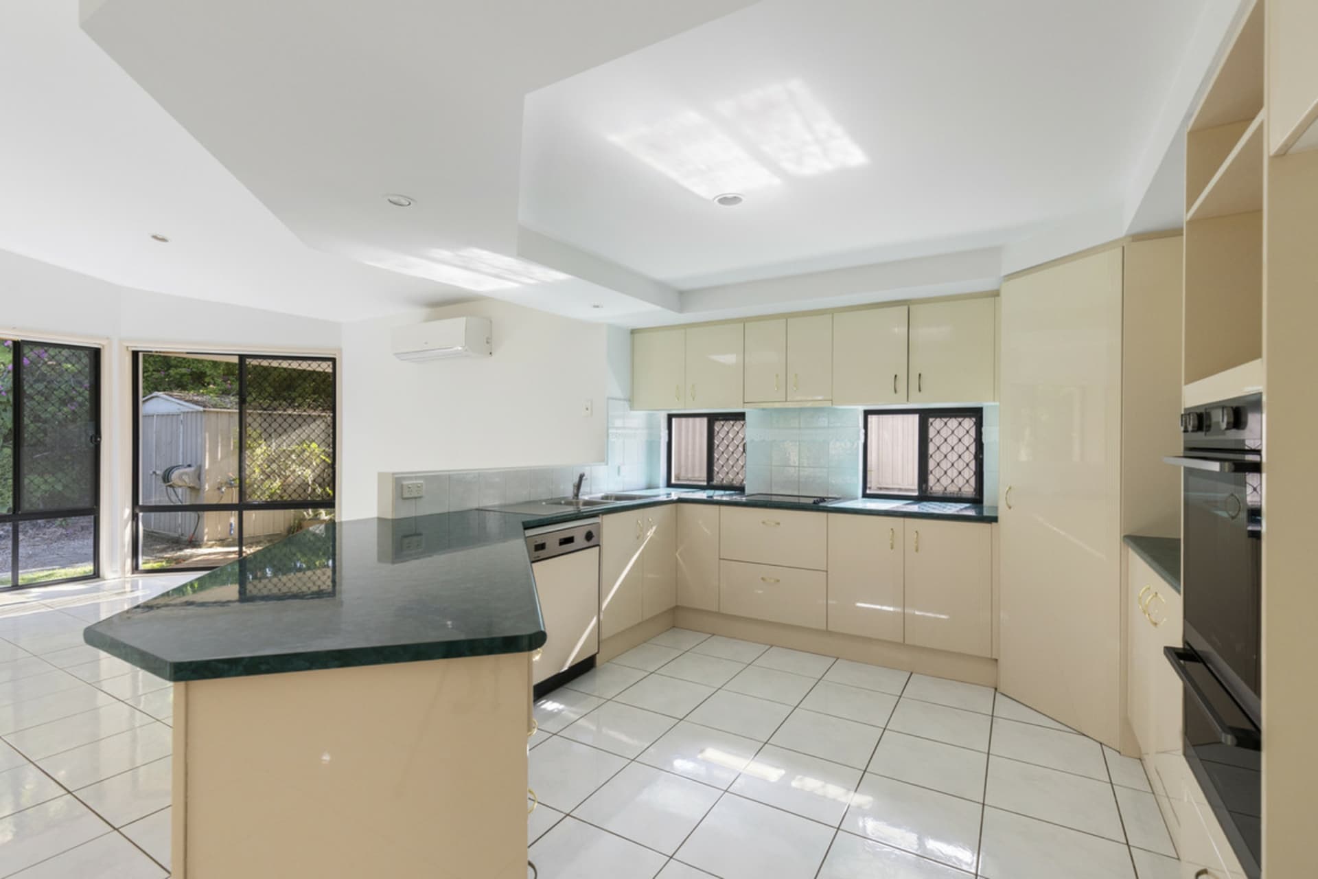 3 Cartagena Lane, Coombabah, Coombabah - Thumbnail 4