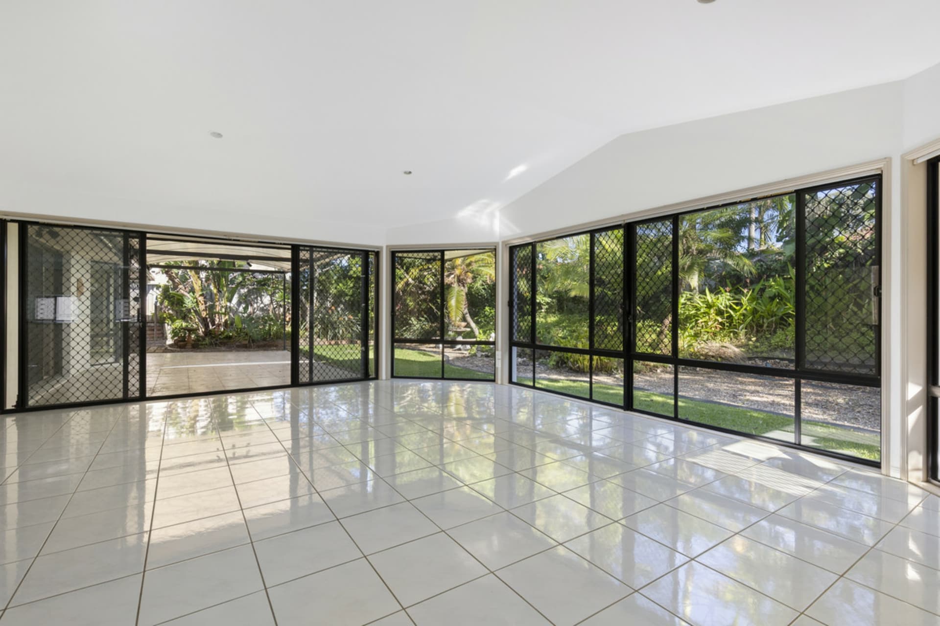 3 Cartagena Lane, Coombabah, Coombabah - Thumbnail 5