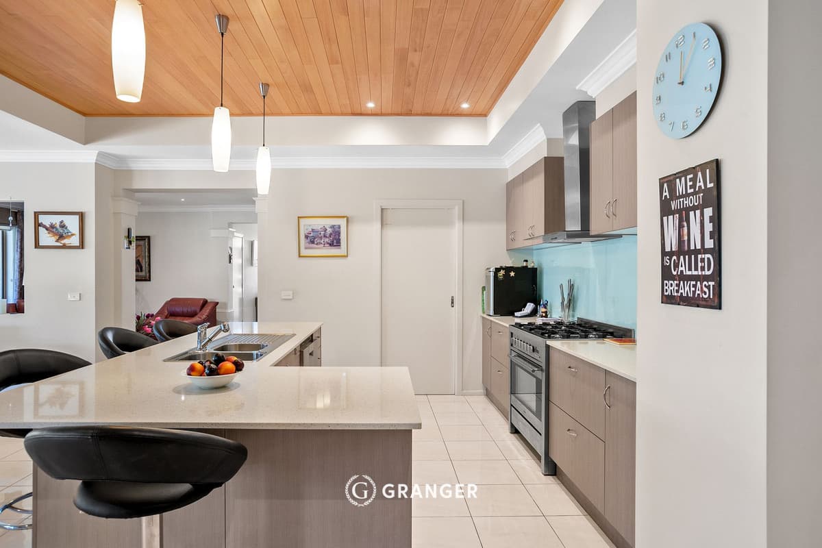 12 Crestwood Drive, 
	
			
							Rosebud
				
						VIC
			3939, Rosebud - Thumbnail 4