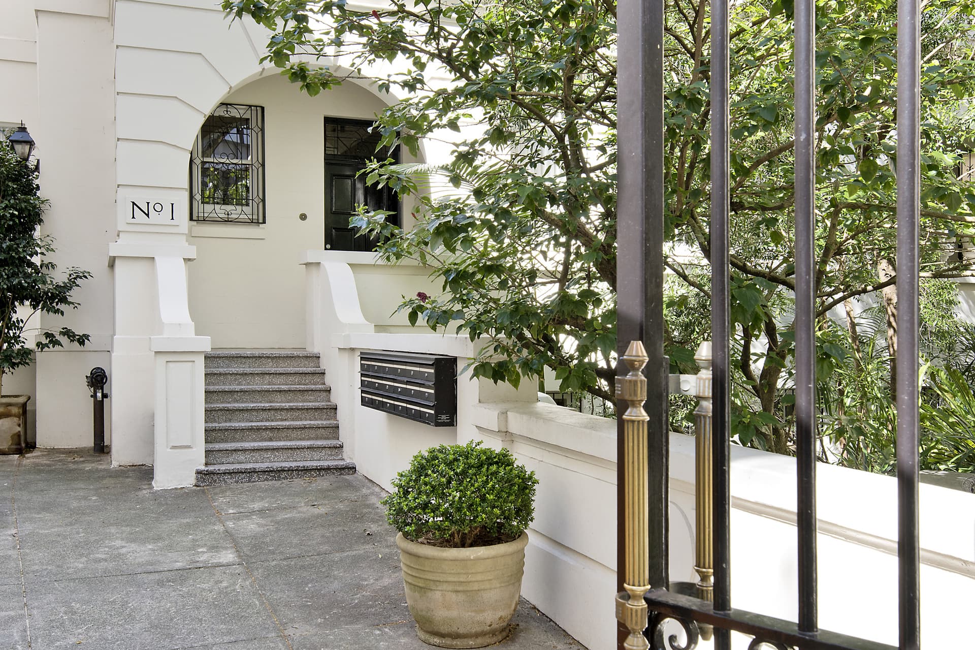 Just a moment..., Potts Point - Image 1