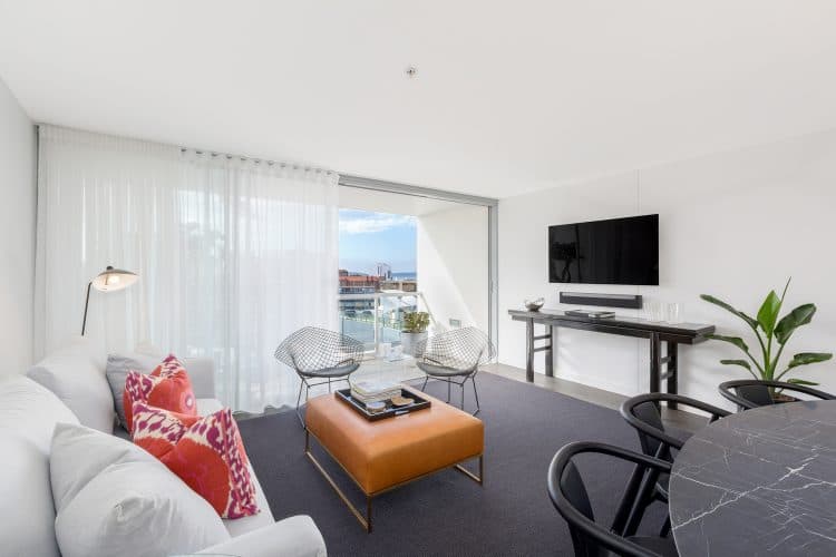 Just a moment..., Potts Point - Image 1