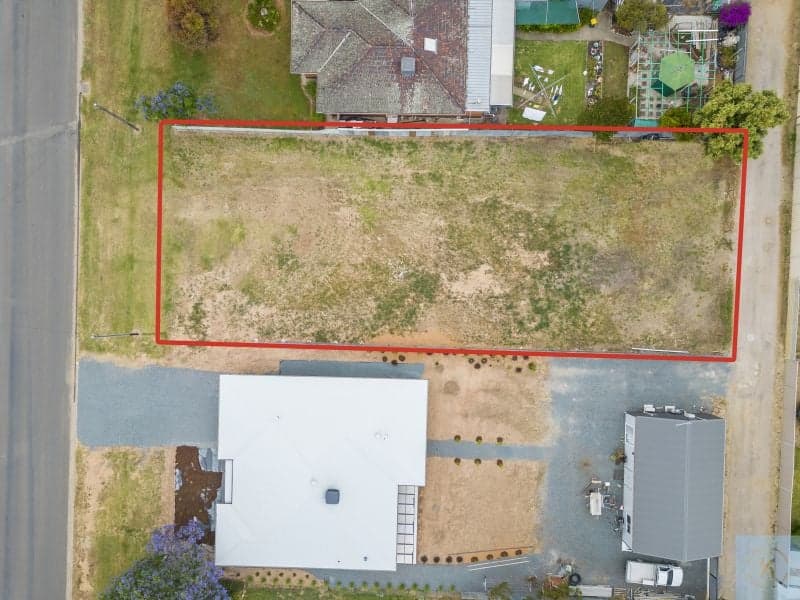 44 Hennessy Street Tocumwal NSW, Tocumwal - Thumbnail 3
