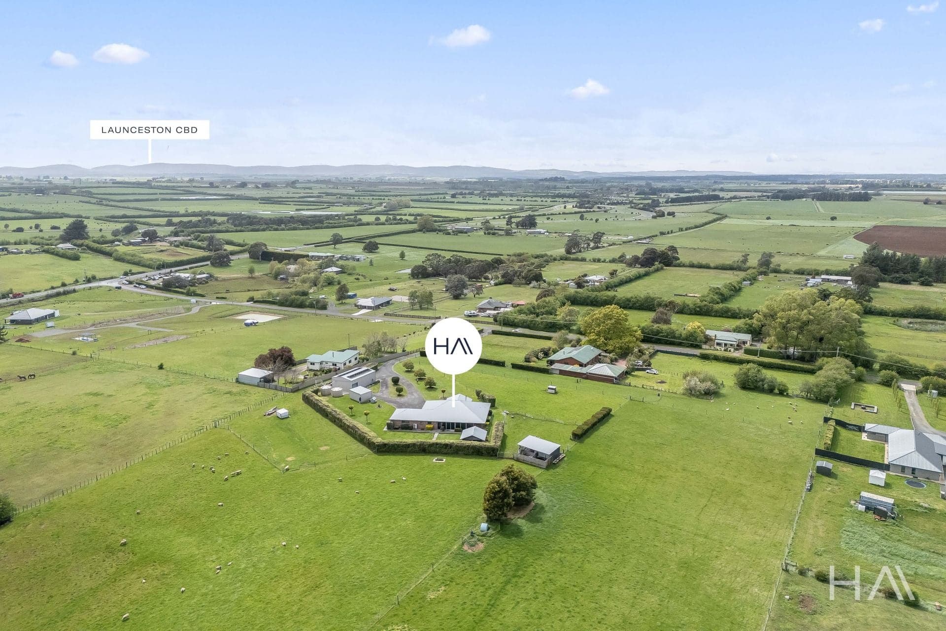26 Five Acre Row Westbury, Westbury - Image 1