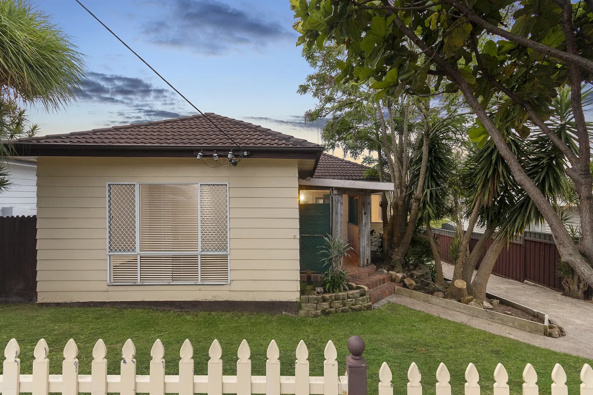 7 Deane Street, Belmont, NSW, Belmont - Thumbnail 2