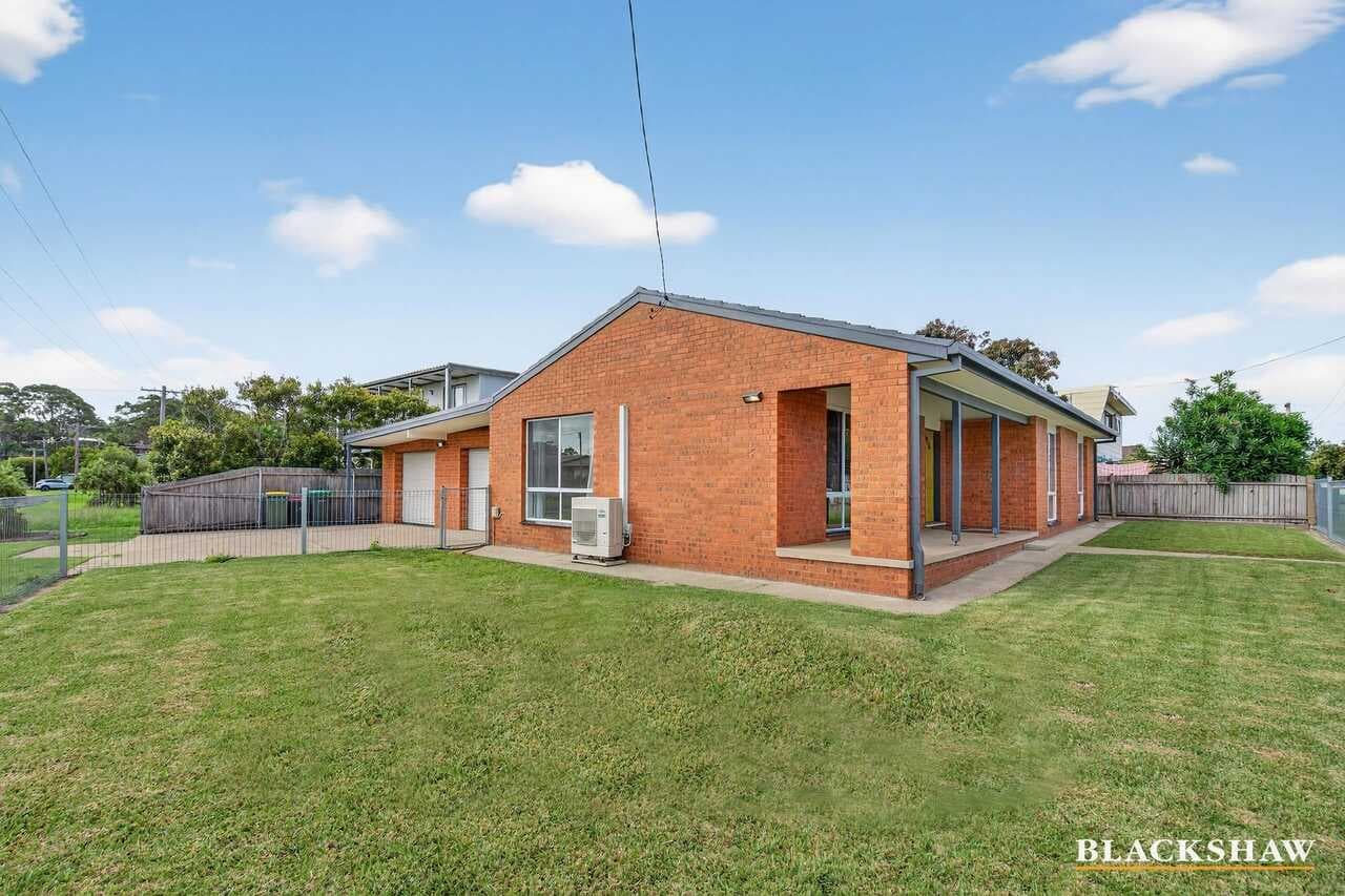 8 Barton Parade, Tomakin, Tomakin - Image 1