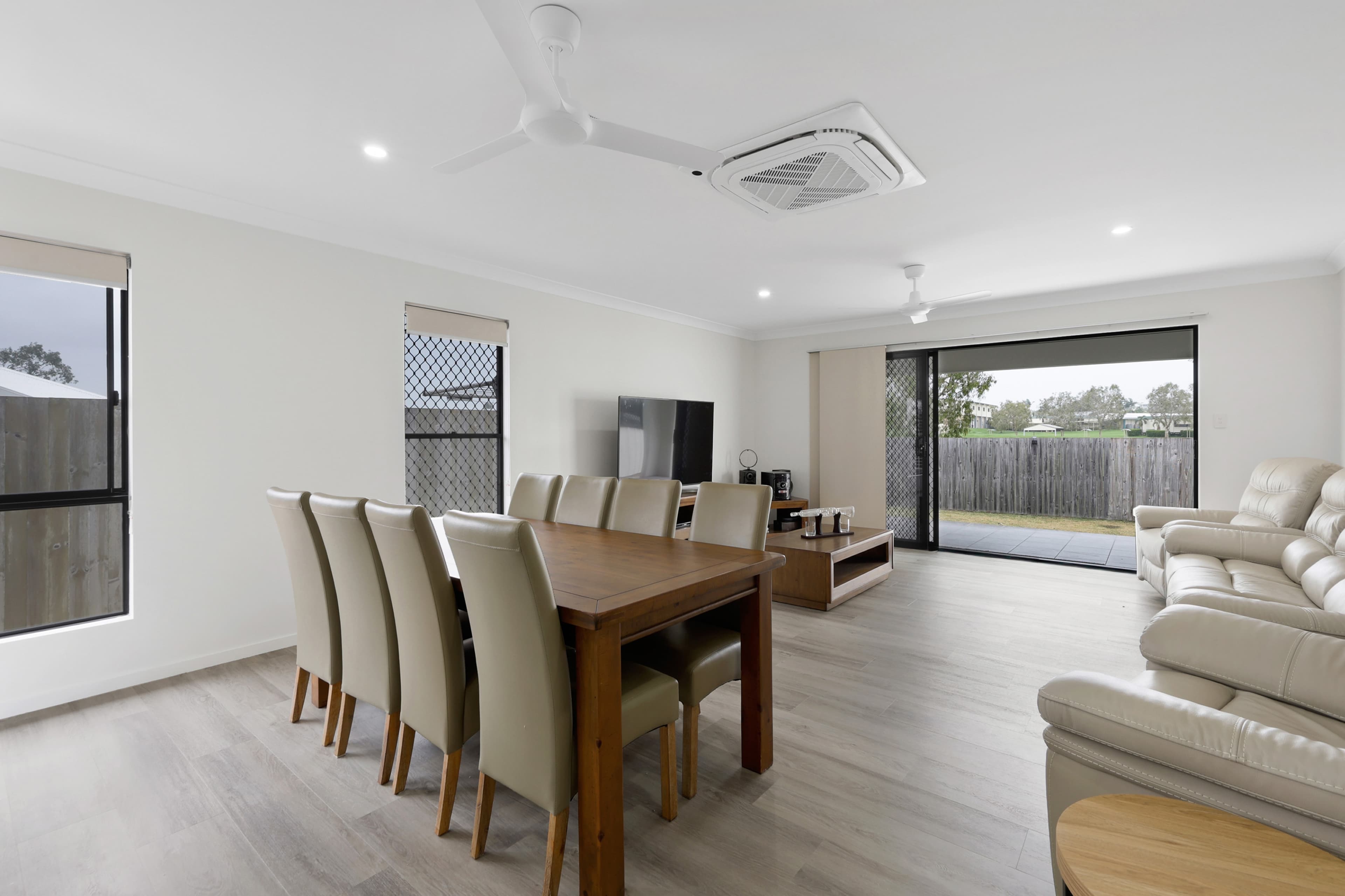 24 Hermosa Circuit, Beaconsfield - Thumbnail 4
