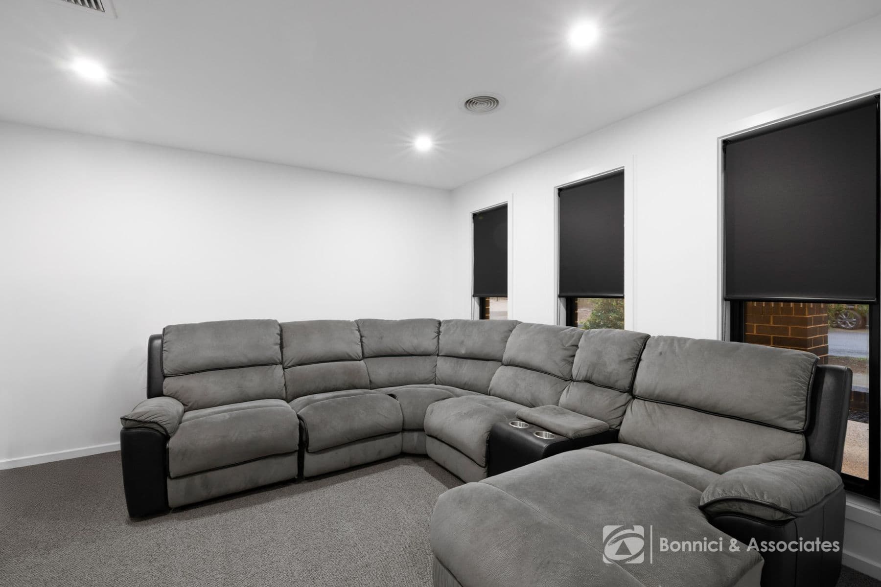 10 Avenel Circuit, Wodonga VIC 3690, Wodonga - Thumbnail 3
