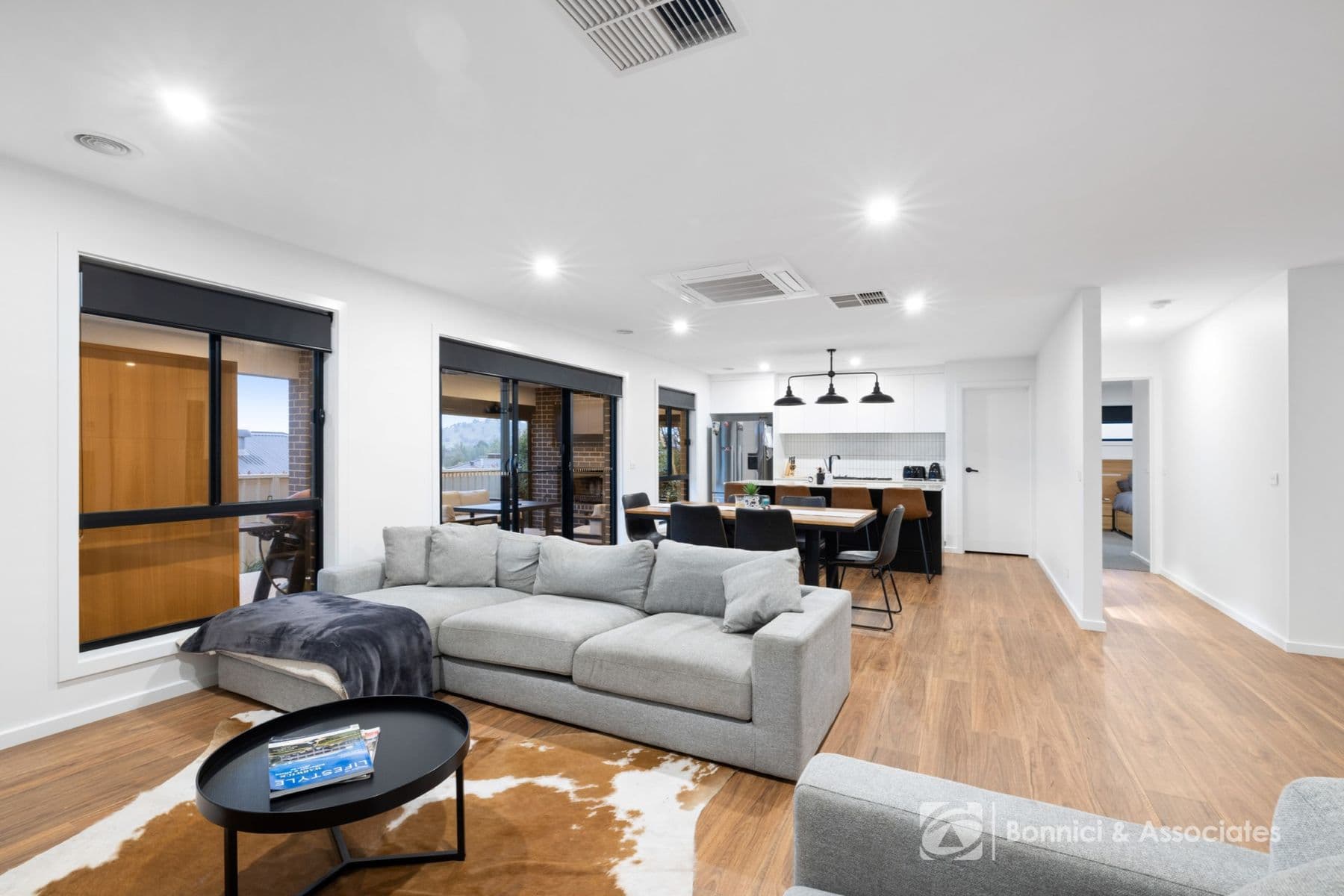 10 Avenel Circuit, Wodonga VIC 3690, Wodonga - Thumbnail 4