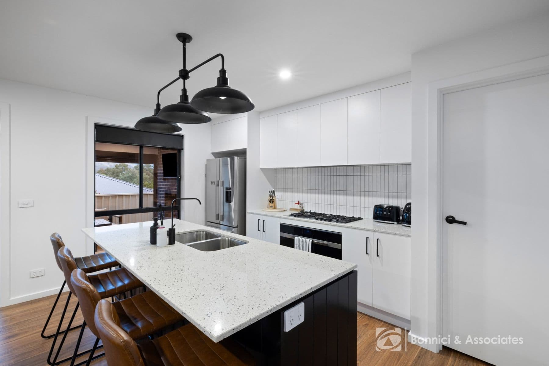10 Avenel Circuit, Wodonga VIC 3690, Wodonga - Thumbnail 5