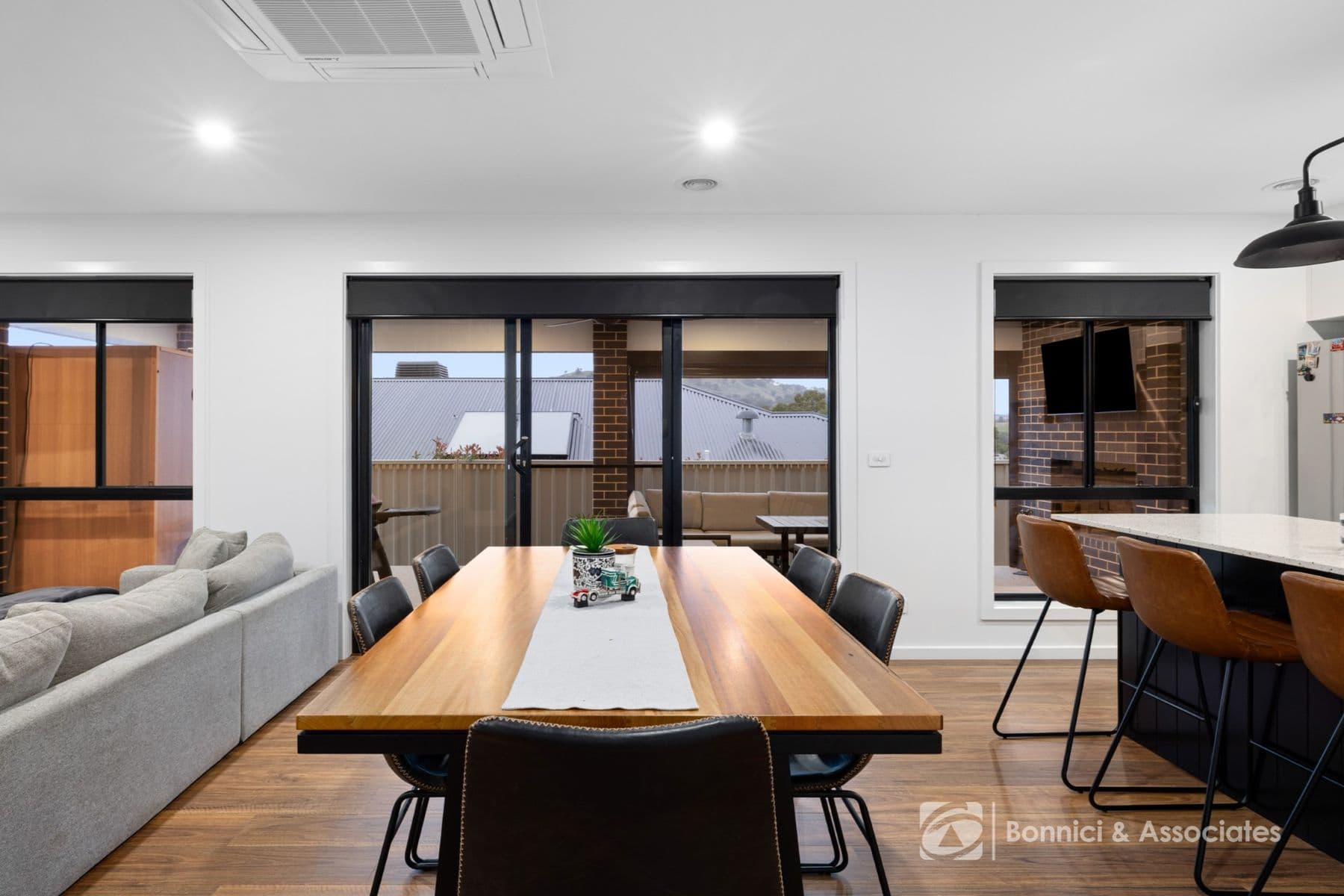 10 Avenel Circuit, Wodonga VIC 3690, Wodonga - Thumbnail 6