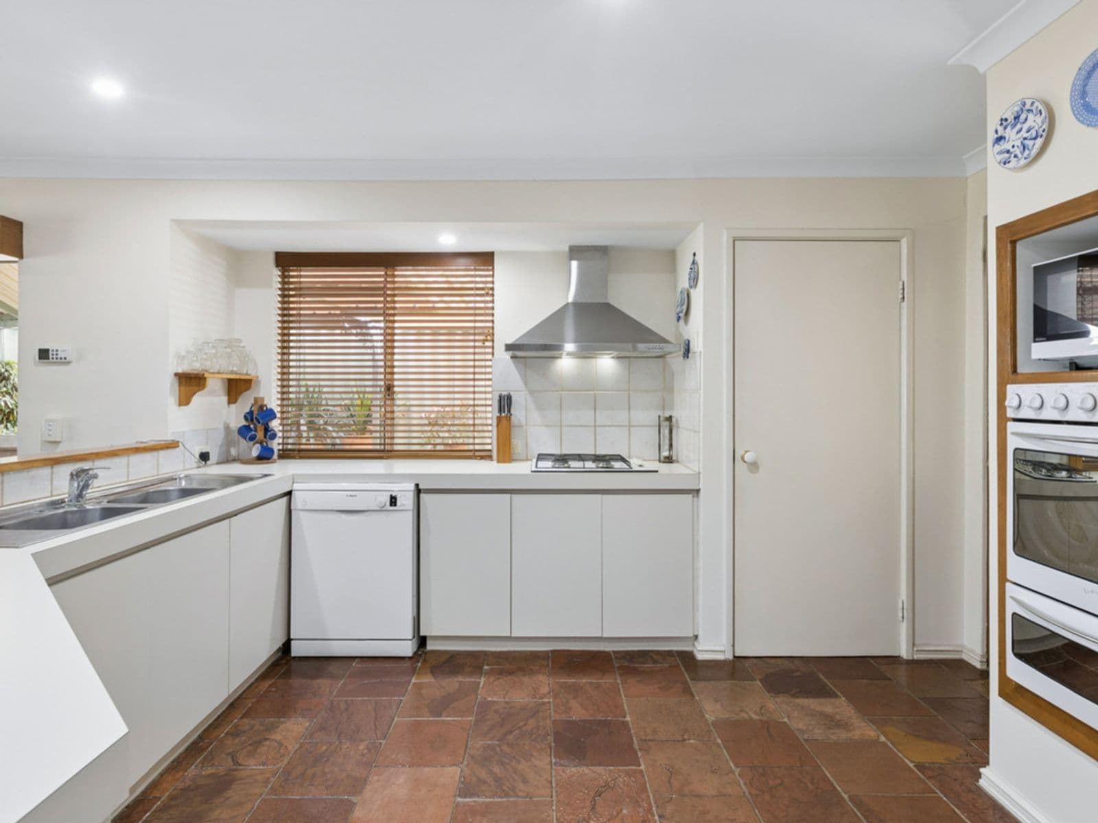 48 Fleetwood Circuit, Woodvale WA 6026, Woodvale - Thumbnail 3