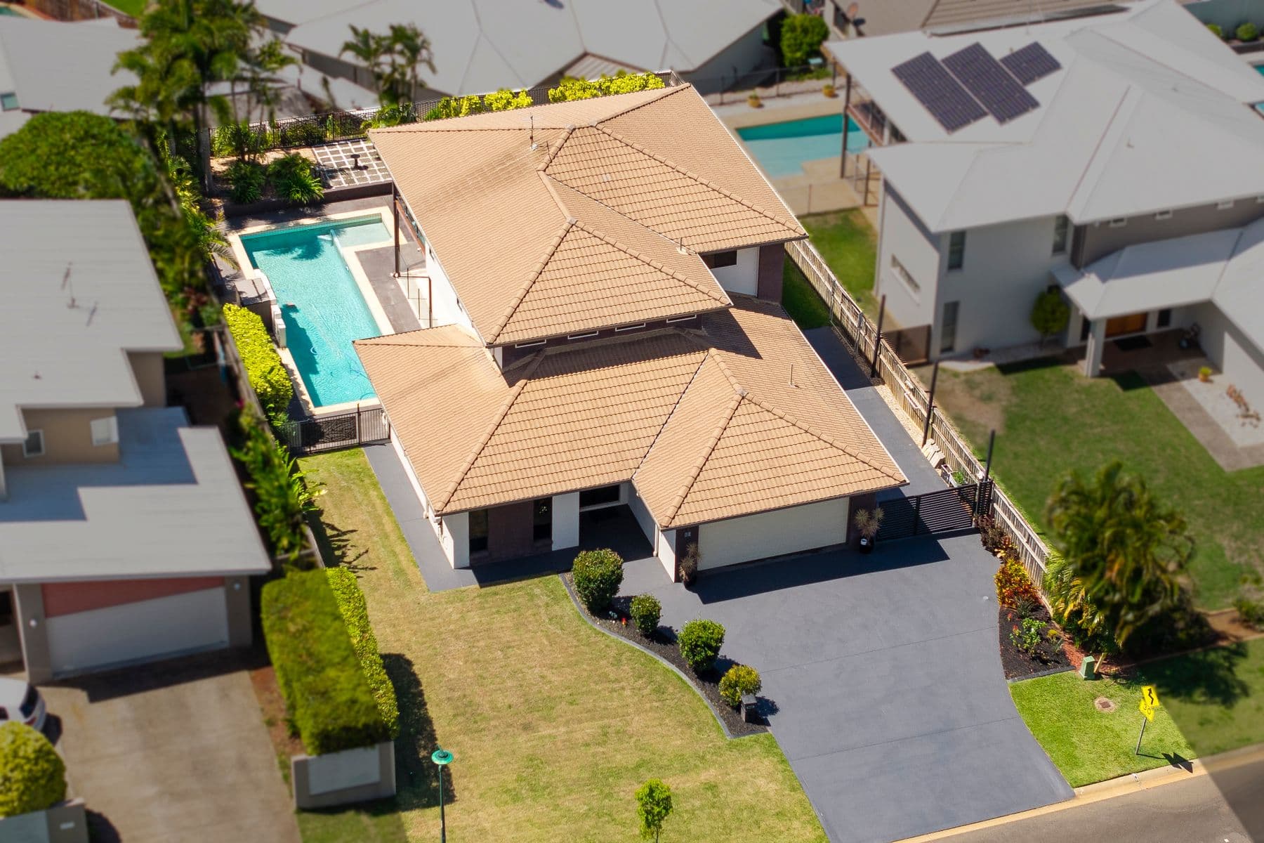 10 Fleay Street, Redland Bay QLD 4165, Redland Bay - Thumbnail 2