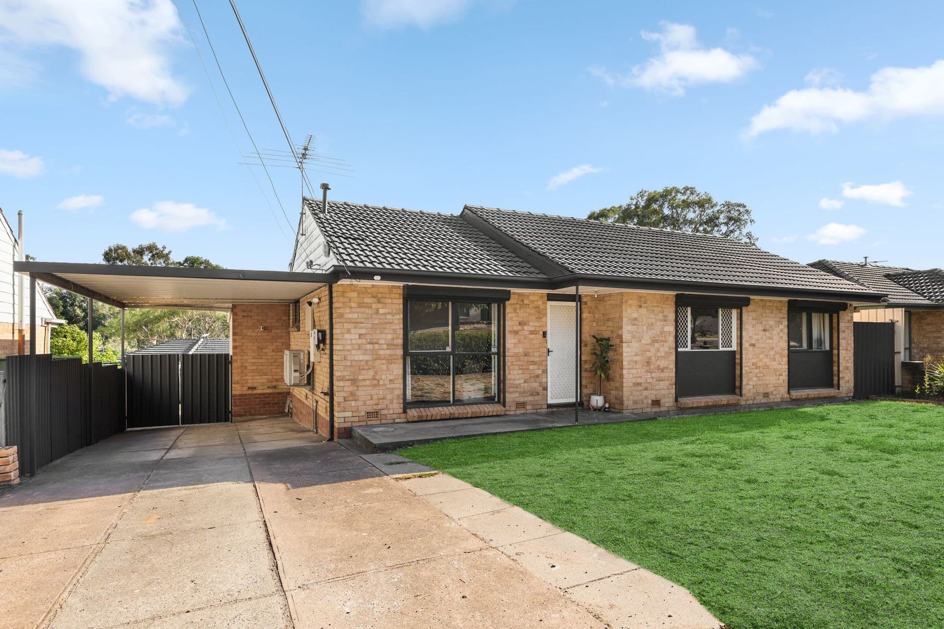 6 Gloucester Avenue, Redwood Park - Image 1