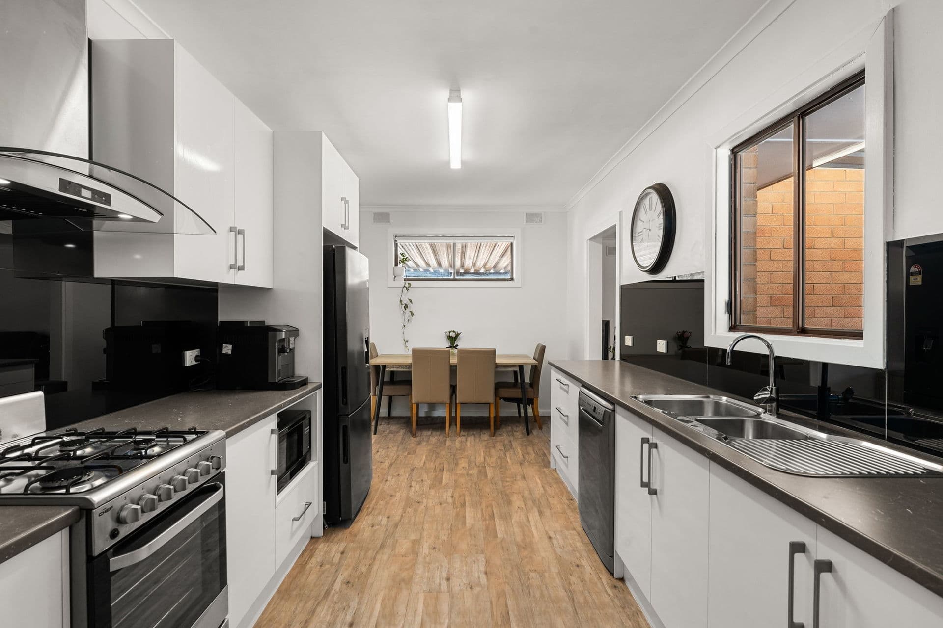 6 Gloucester Avenue, Redwood Park - Thumbnail 2