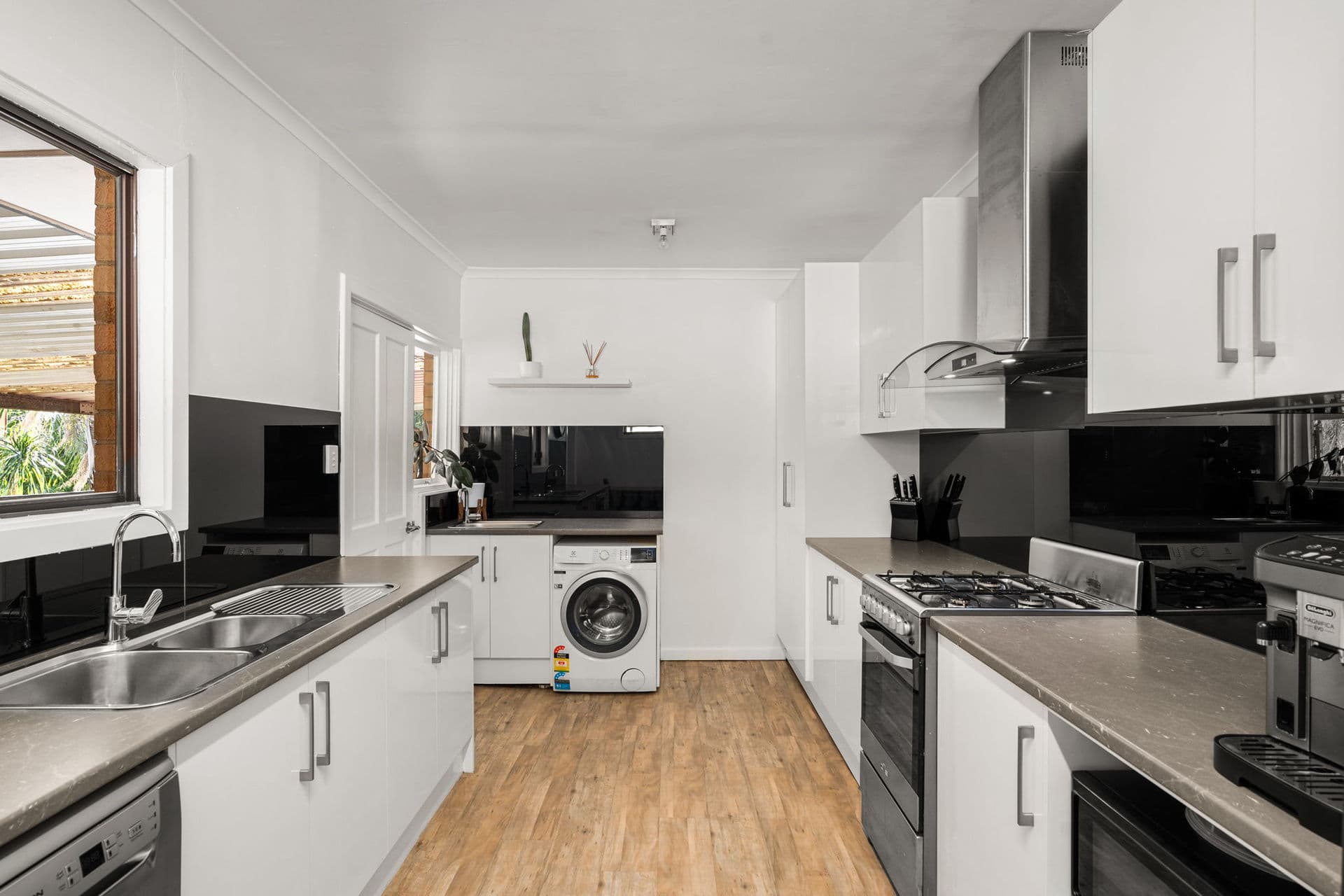 6 Gloucester Avenue, Redwood Park - Thumbnail 3