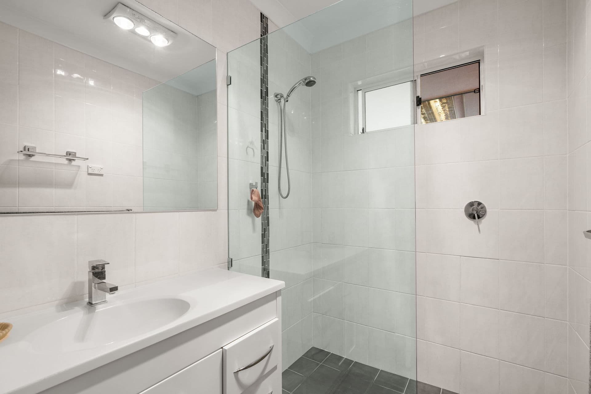 6 Gloucester Avenue, Redwood Park - Thumbnail 8