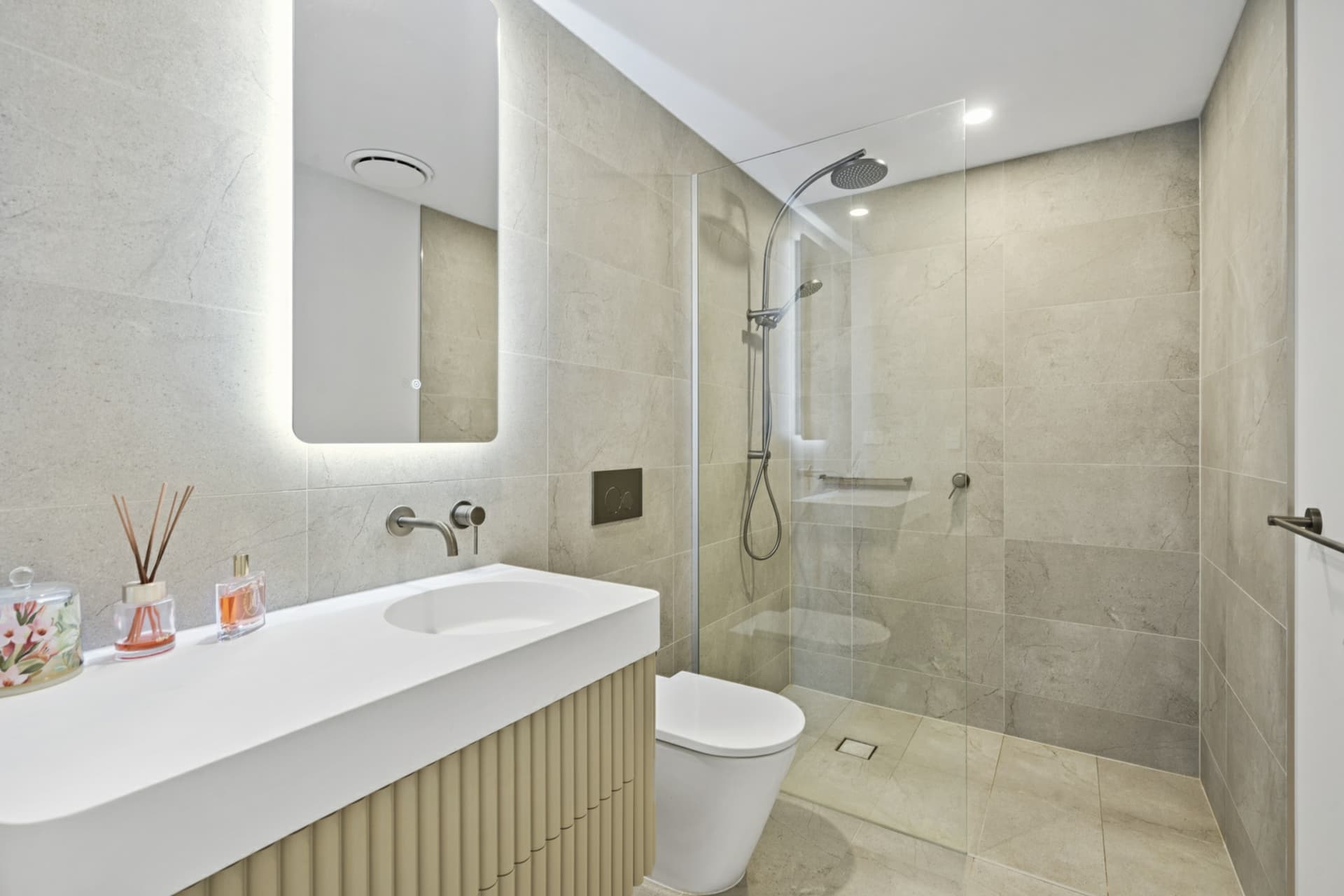 2410/8 Athena Boulevard, Hope Island, Hope Island - Thumbnail 5