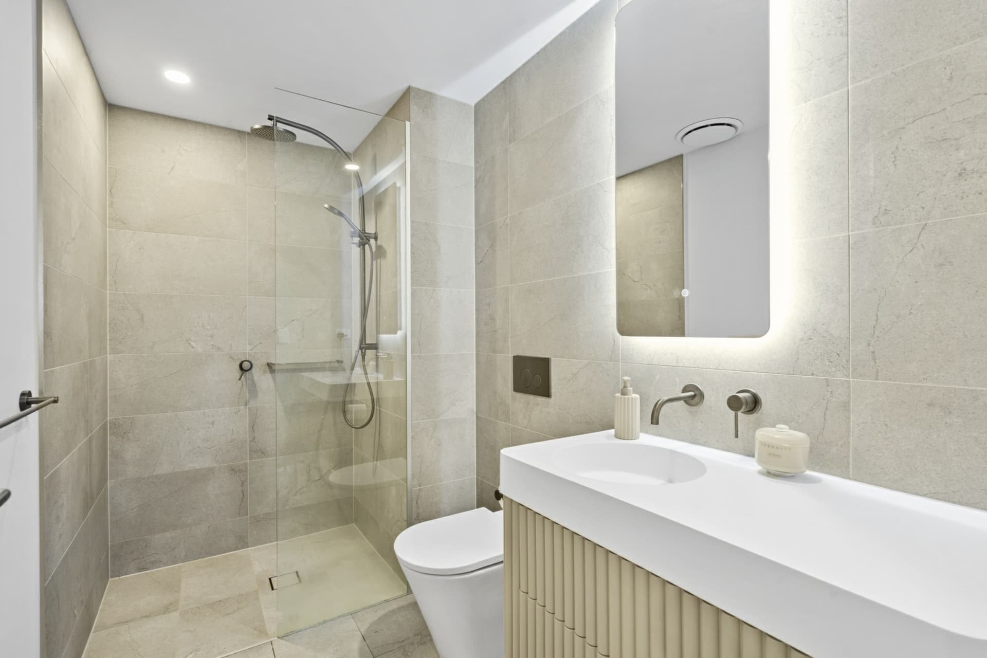 2410/8 Athena Boulevard, Hope Island, Hope Island - Thumbnail 7