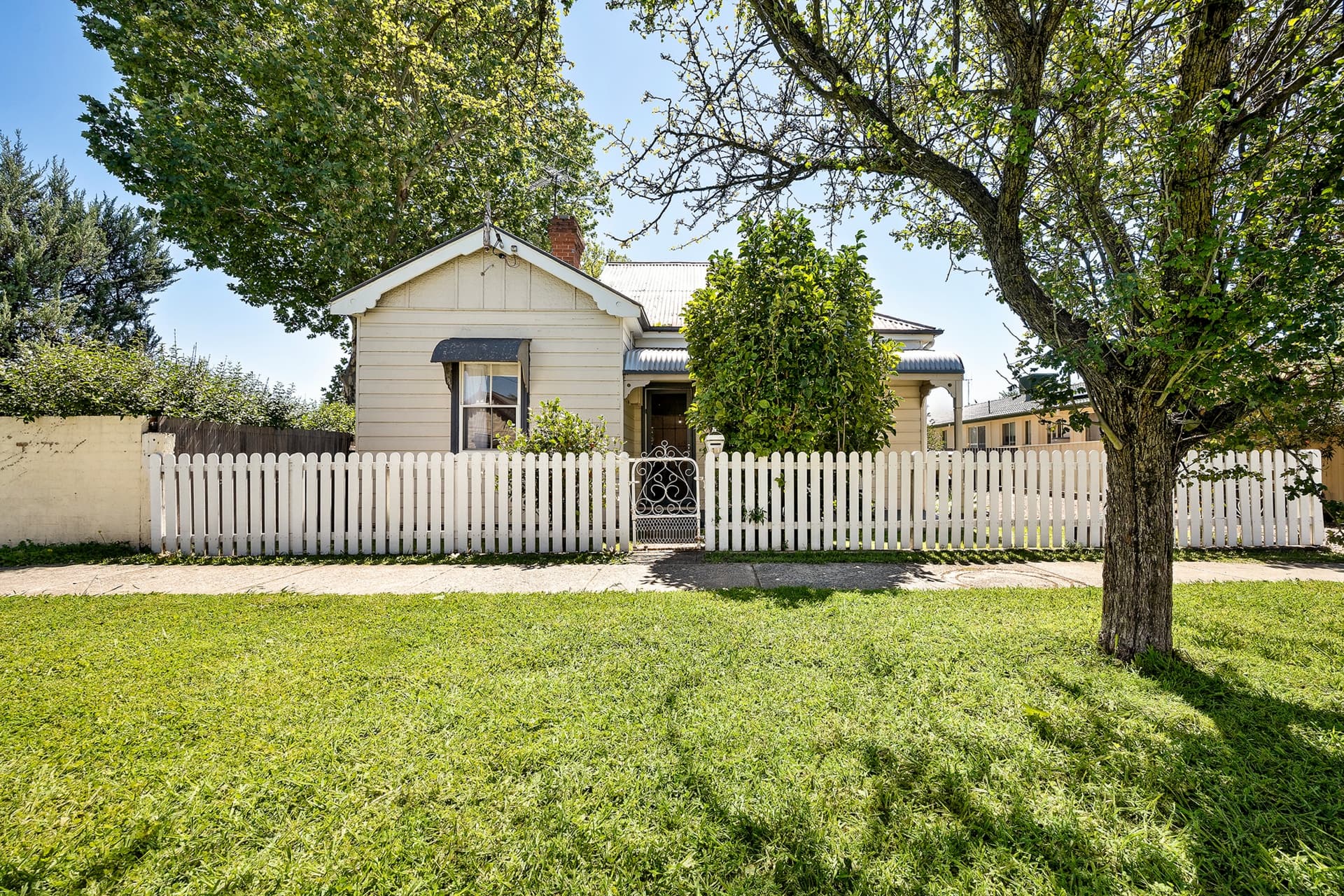 11 Surveyor Street, Queanbeyan, Queanbeyan - Image 1