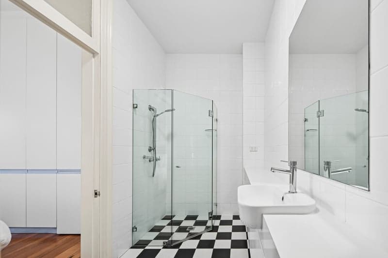 1/70 Wigram Road, Glebe - Thumbnail 4