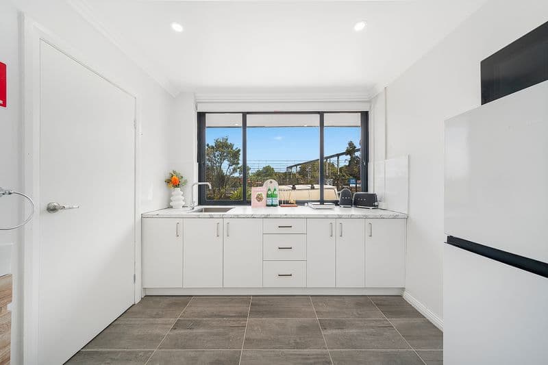 22 Grosvenor Crescent, Summer Hill - Thumbnail 2