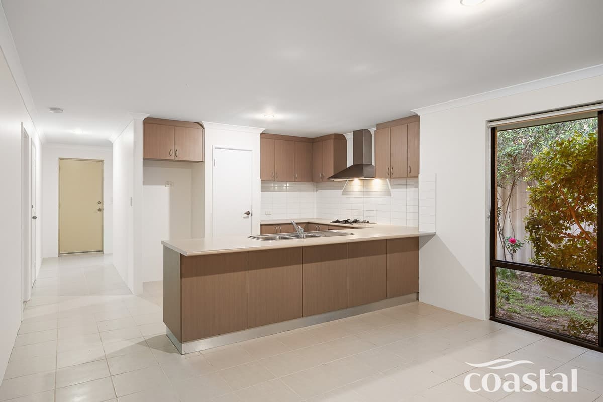 35 Coffs Bend, Secret Harbour WA 6173, Secret Harbour - Thumbnail 5