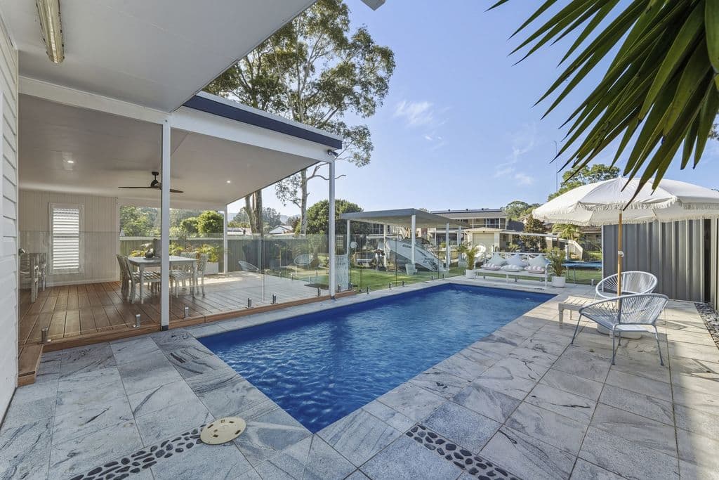 17 St Johns Drive, Croudace Bay - Image 1