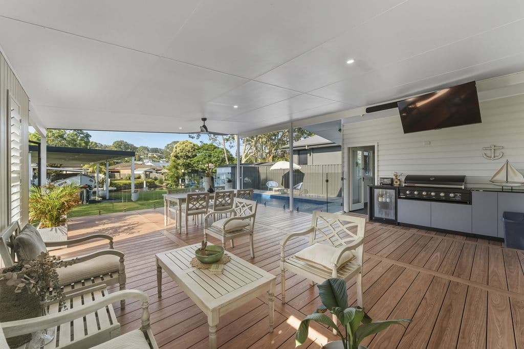 17 St Johns Drive, Croudace Bay - Thumbnail 3