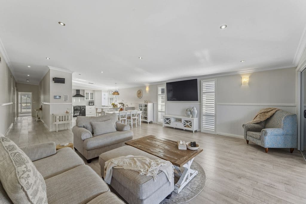 17 St Johns Drive, Croudace Bay - Thumbnail 7