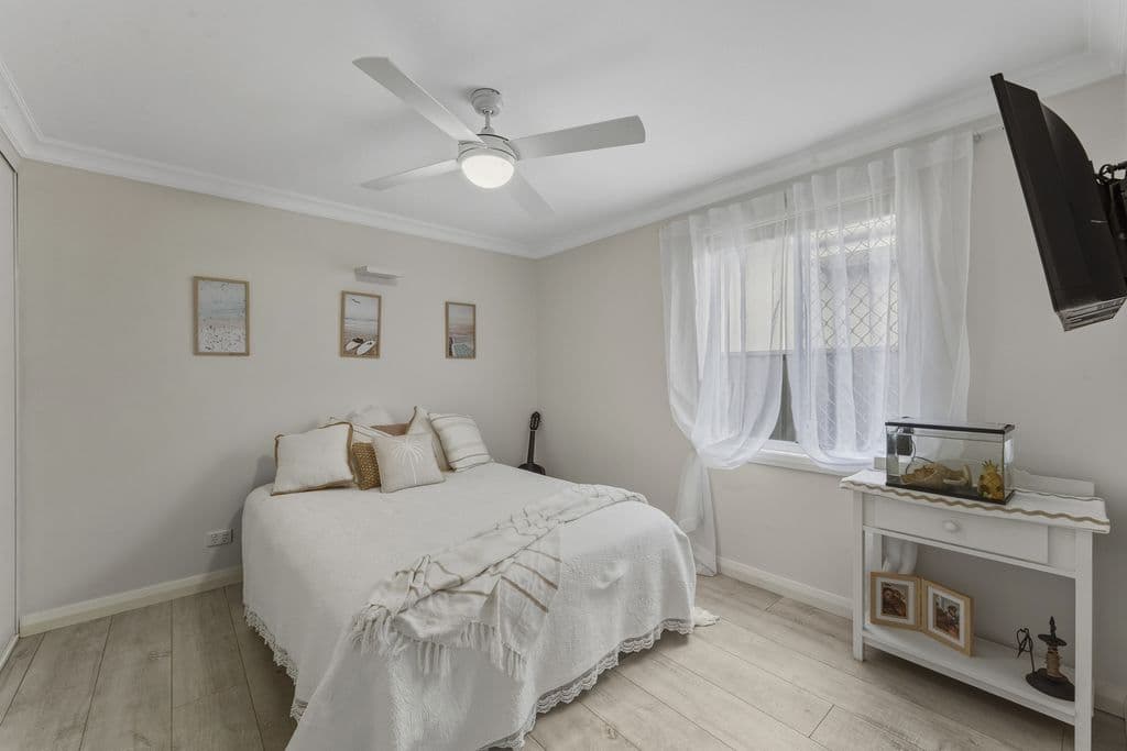 17 St Johns Drive, Croudace Bay - Thumbnail 8