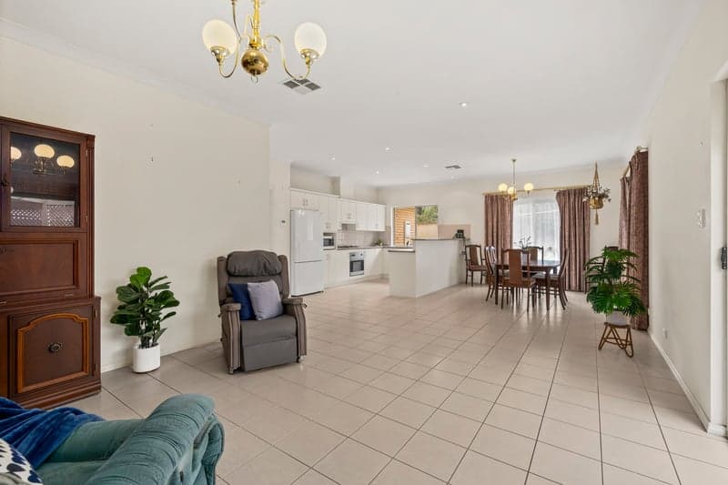 24a Trott Grove, Oaklands Park - Thumbnail 2