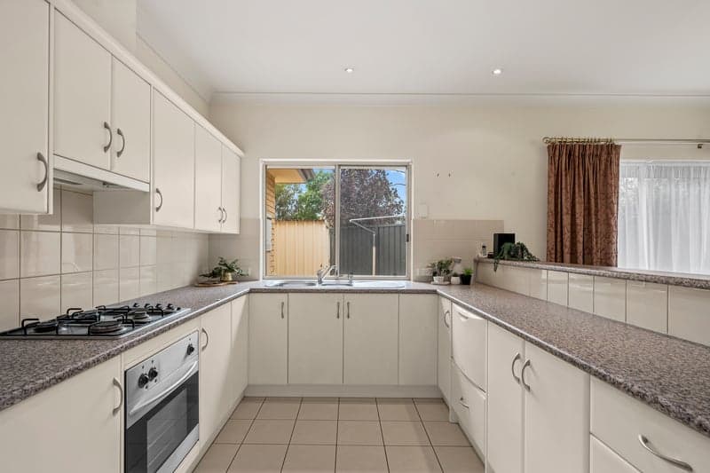 24a Trott Grove, Oaklands Park - Thumbnail 3