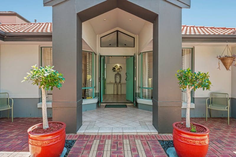 6 Ingleton Drive, Hallett Cove - Thumbnail 2