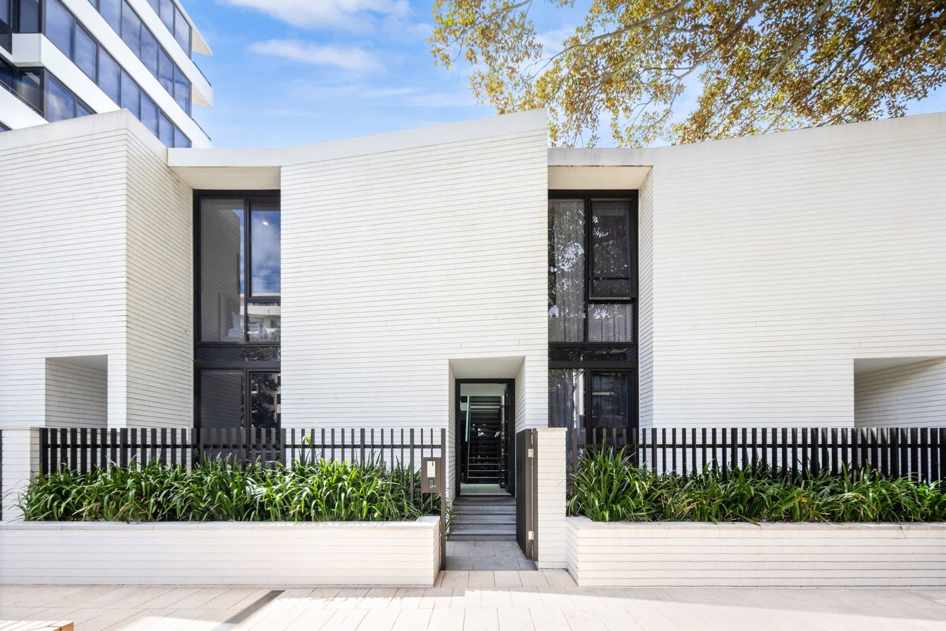 2102/18 Ocean Street North, Bondi - Image 1