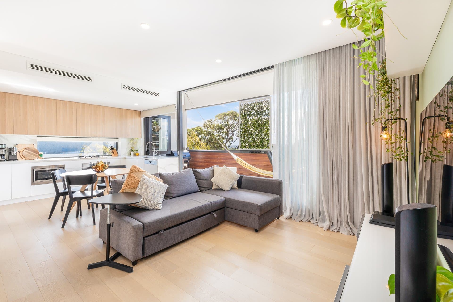 502/11 Hinkler Avenue, Caringbah - Image 1