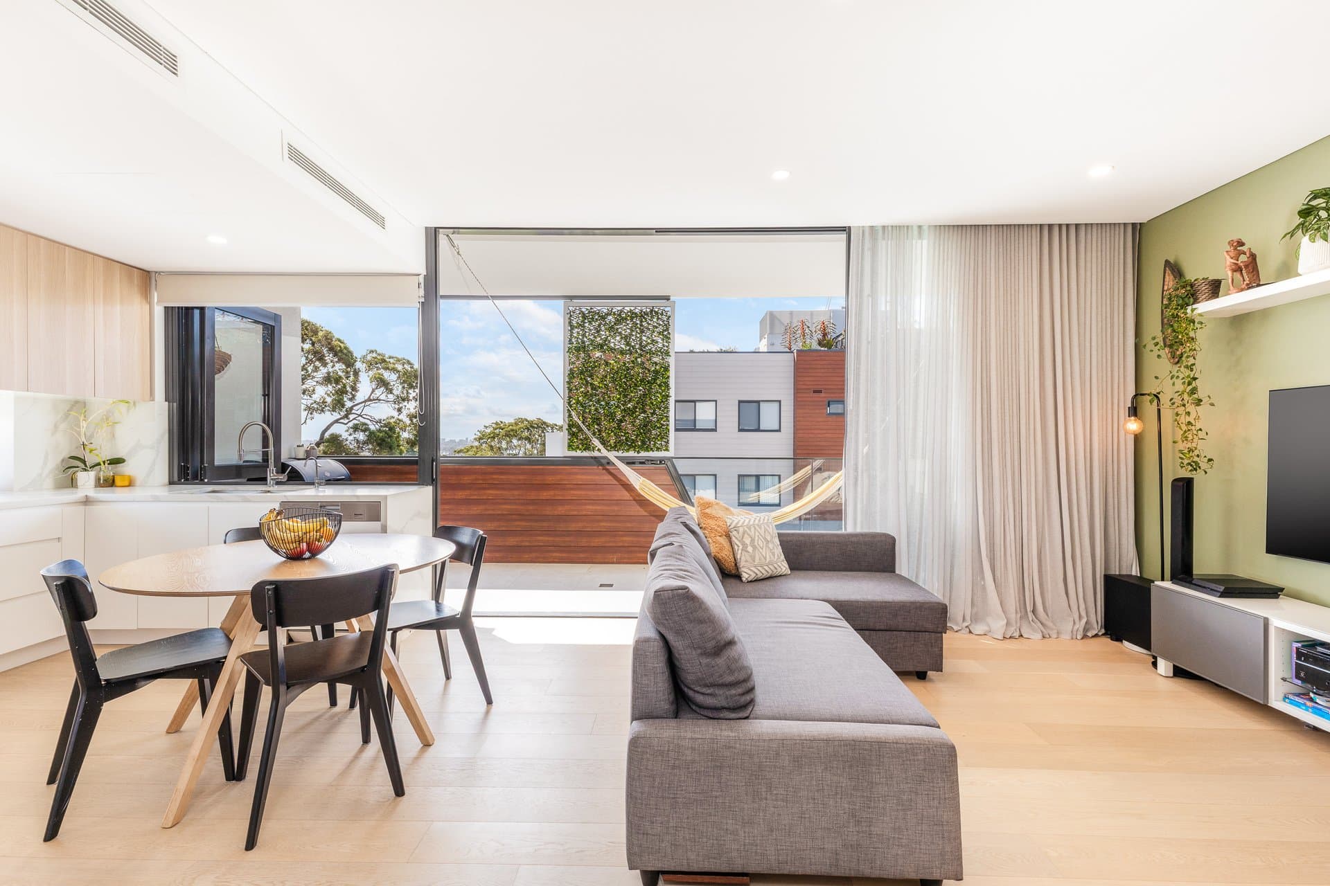 502/11 Hinkler Avenue, Caringbah - Thumbnail 2