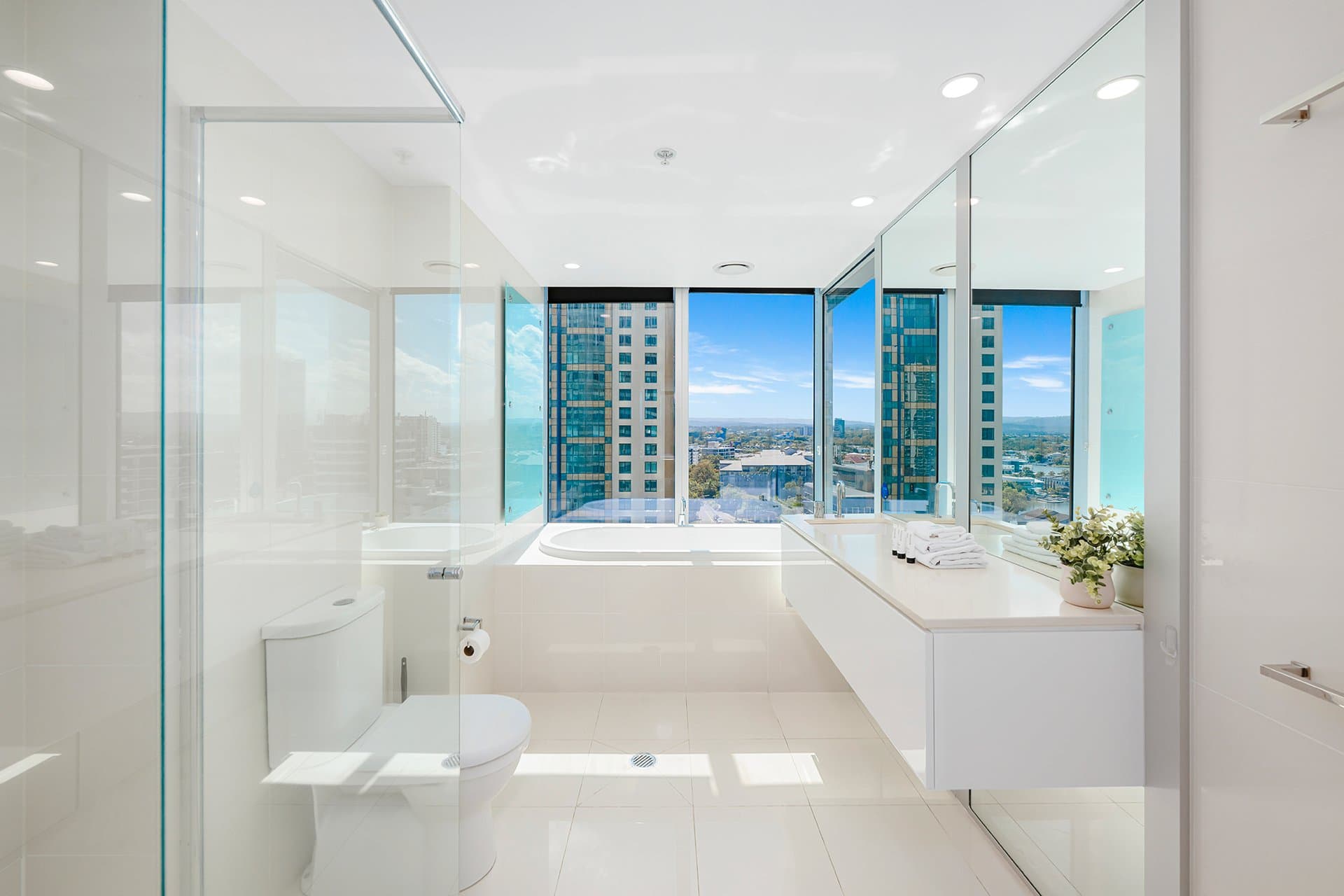 1001/9 Hamilton Avenue, Surfers Paradise - Thumbnail 3