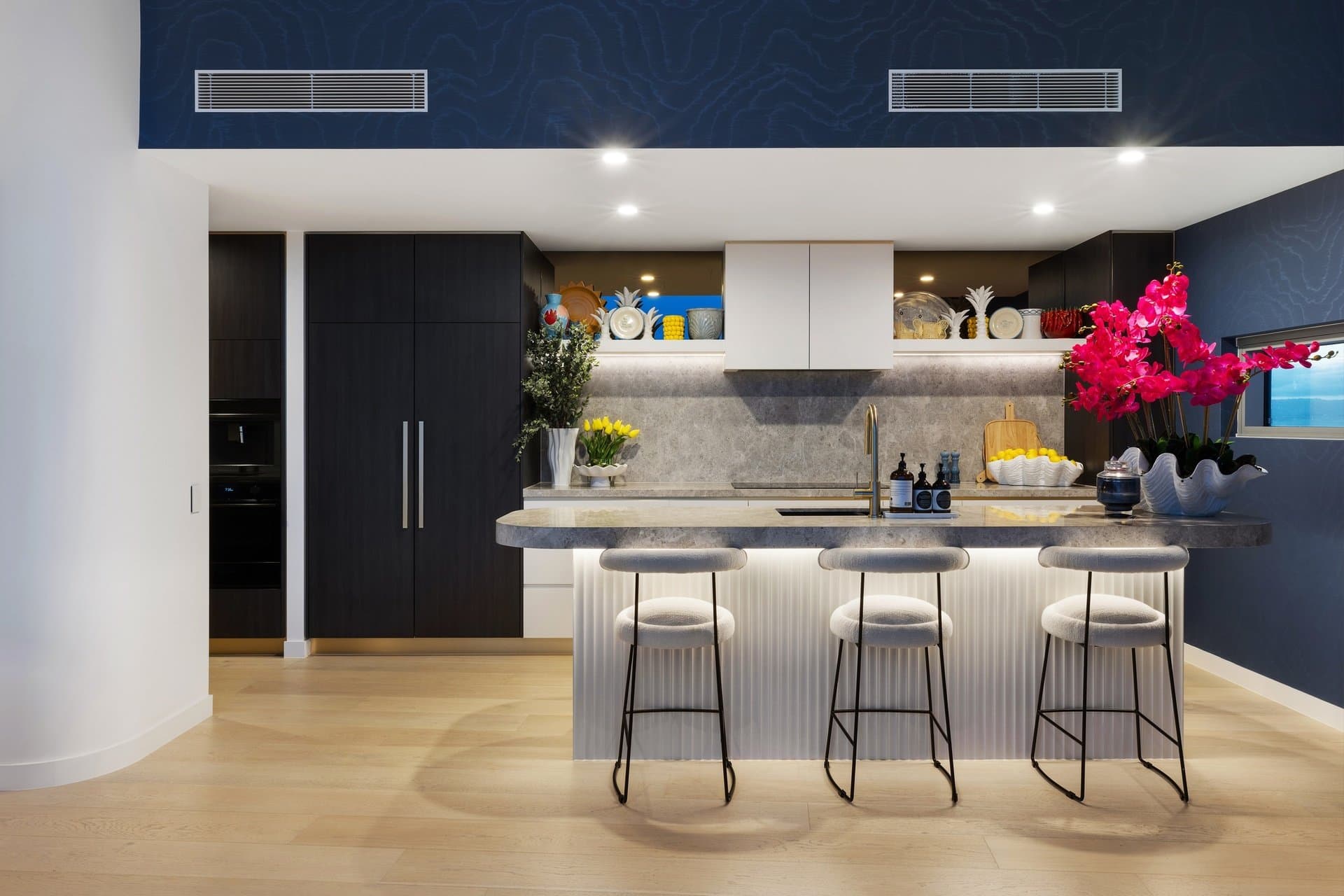 2801/122 Surf Parade, Broadbeach - Thumbnail 4