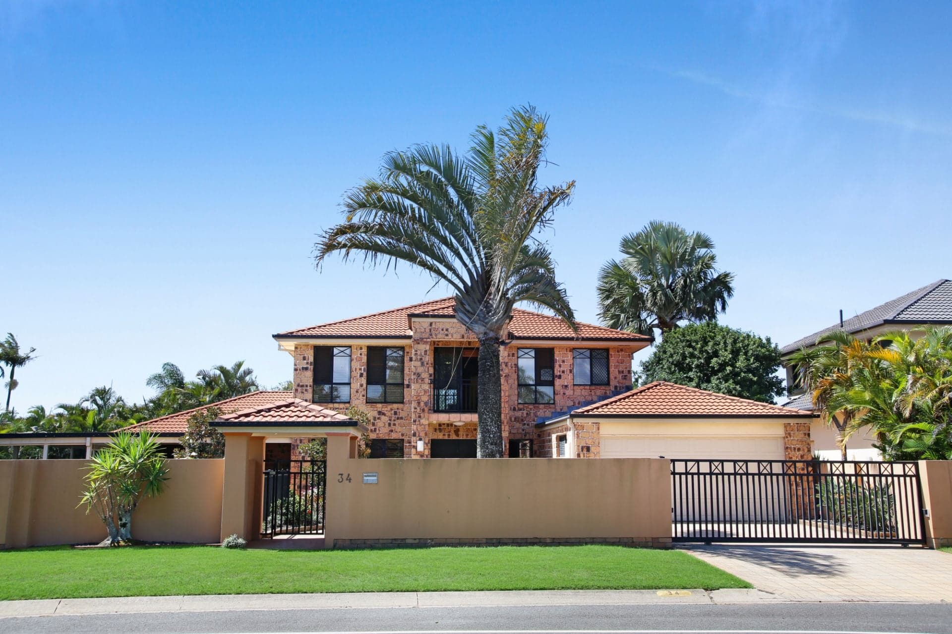 34 Beauty Point Drive, Robina, Robina - Thumbnail 2
