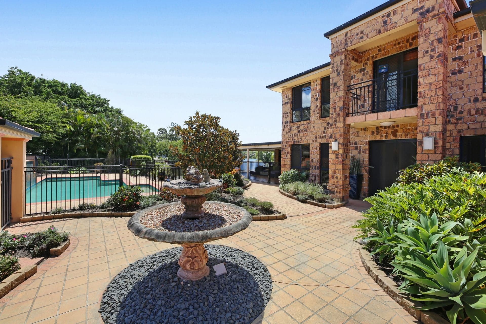 34 Beauty Point Drive, Robina, Robina - Thumbnail 5